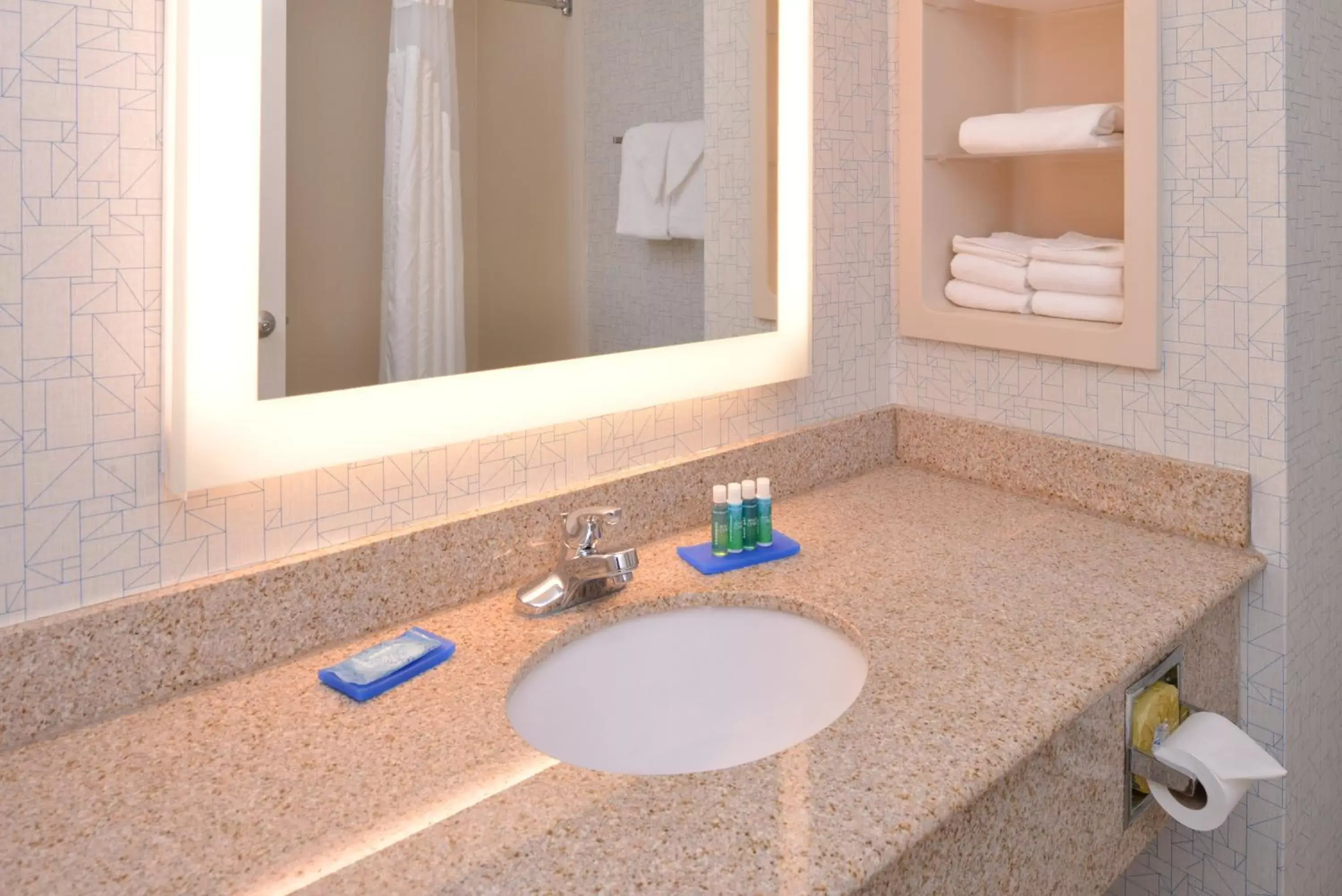 Bedroom in Holiday Inn Express Mineral Wells by IHG Bedroom in Holiday Inn Express Mineral Wells by IHG