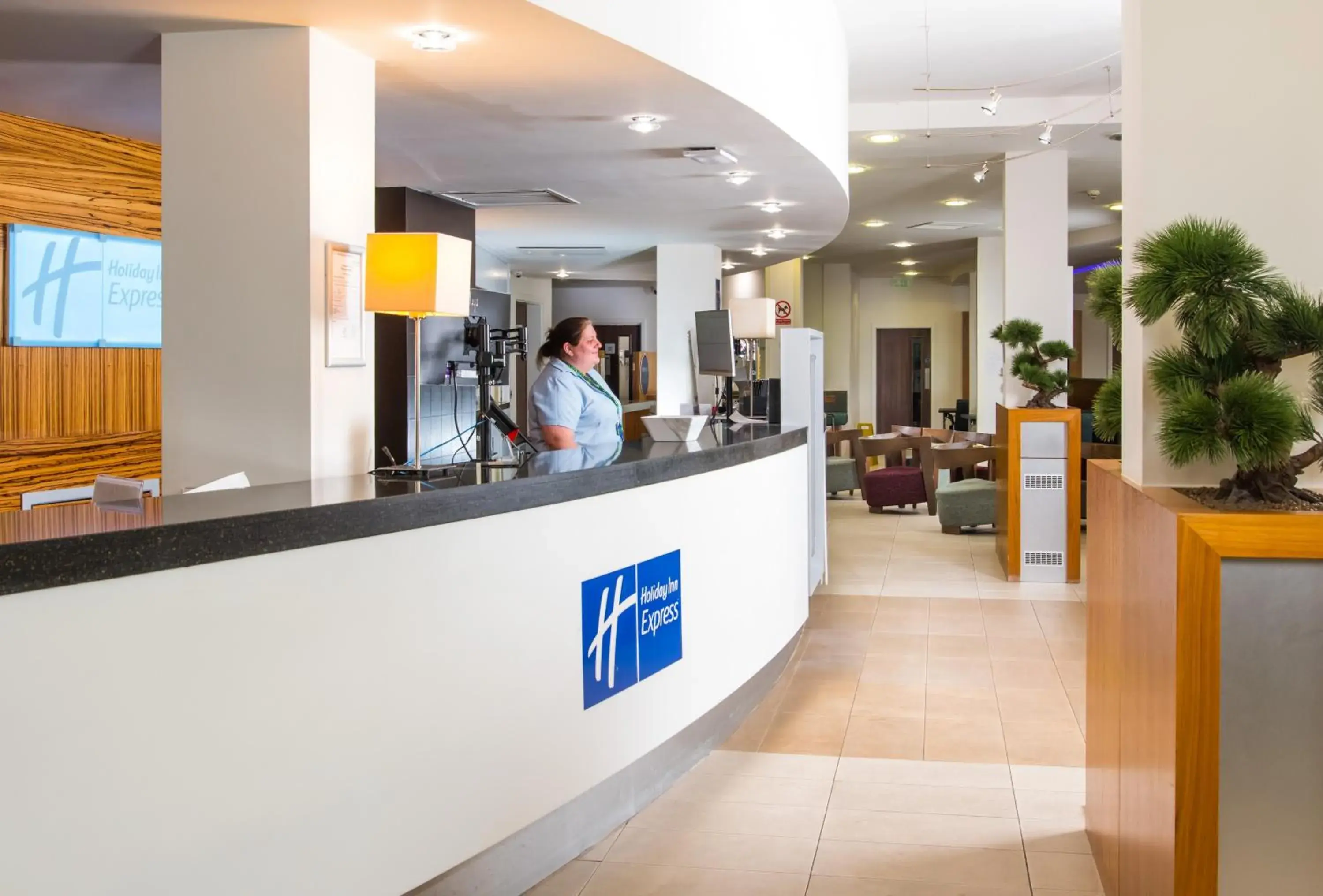Property building, Lobby/Reception in Holiday Inn Express Tamworth