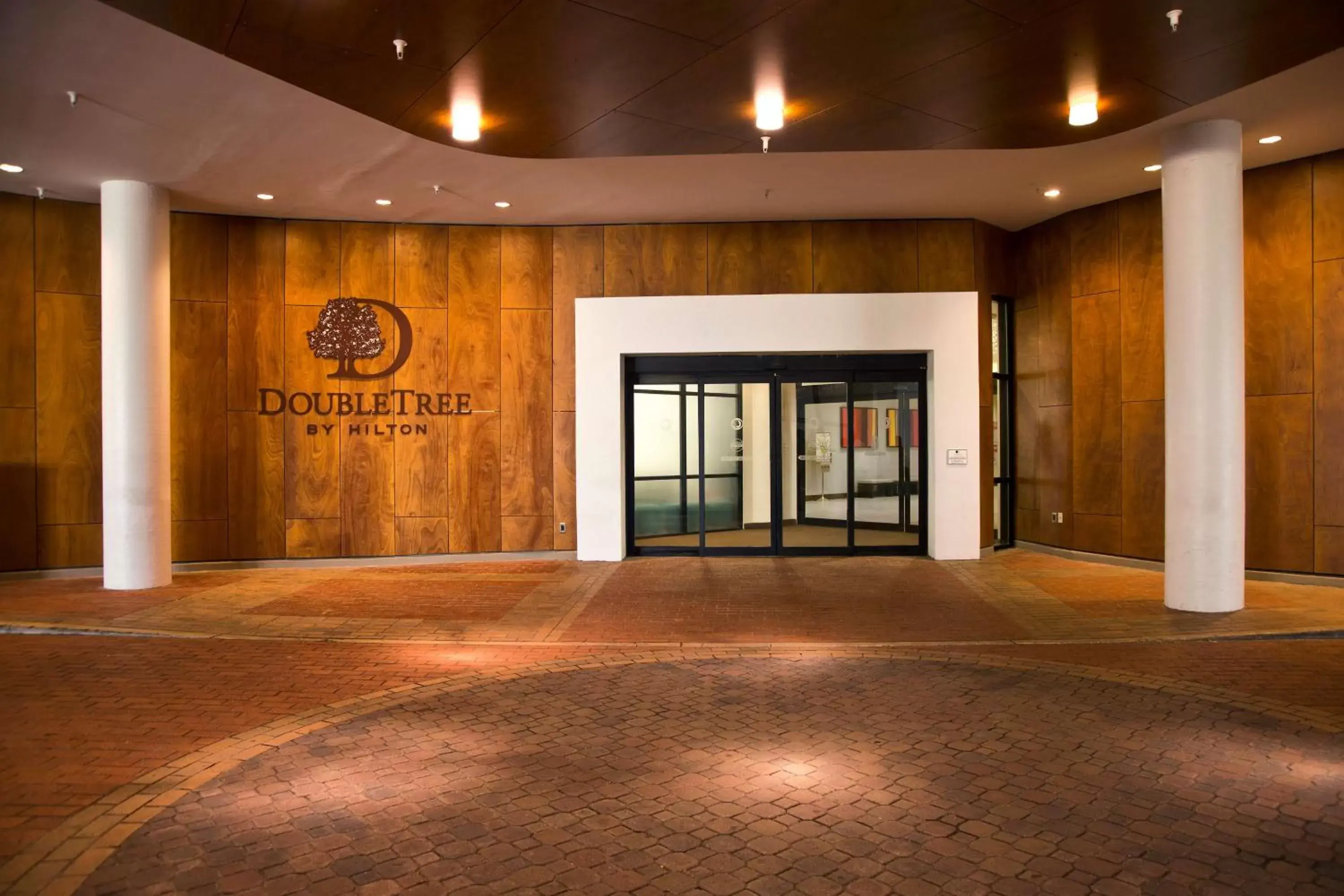 Property building, Lobby/Reception in DoubleTree by Hilton Washington DC – Crystal City