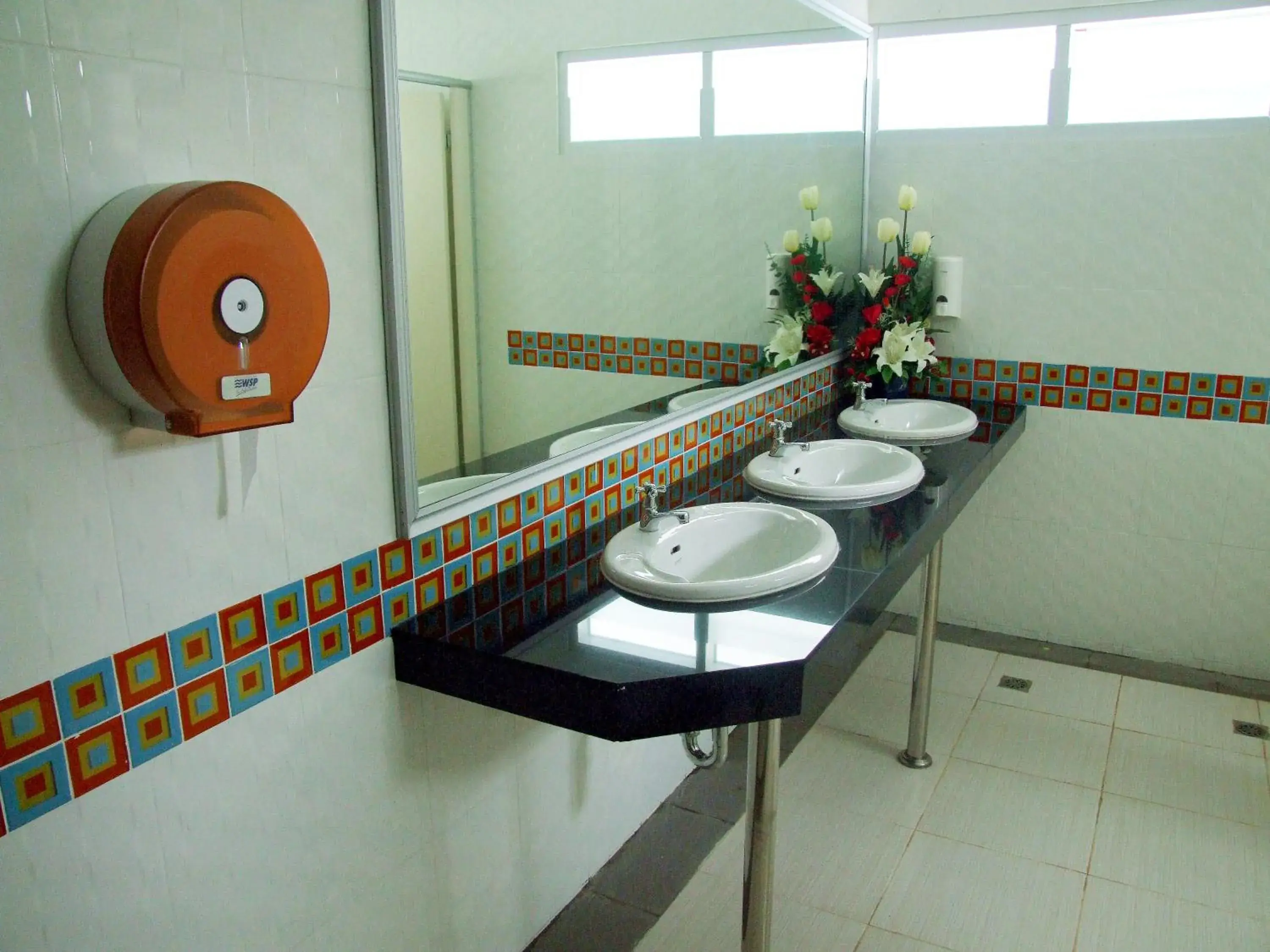 Bathroom in Rueanrimnam Hotel