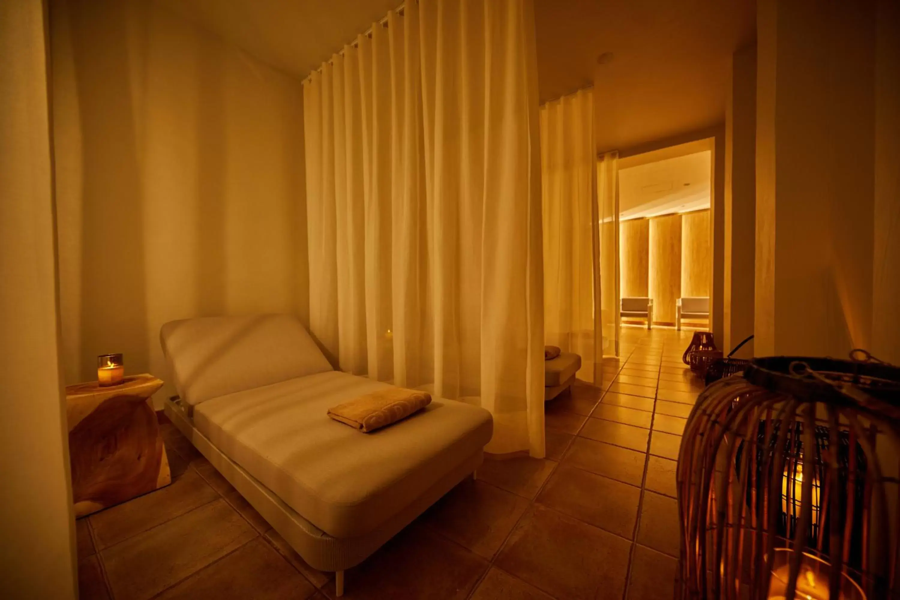 Massage, Bed in Secrets Lanzarote Resort & Spa - Adults Only (+18)