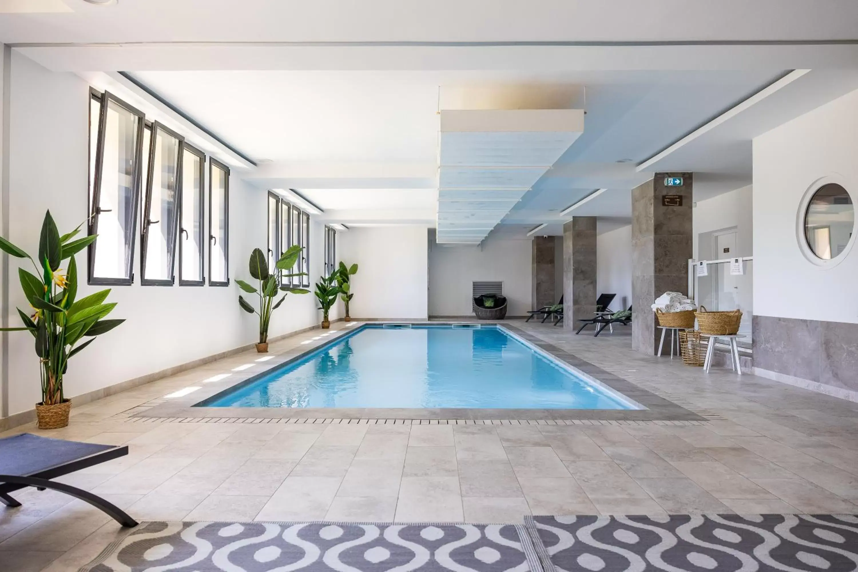 Swimming Pool in Hôtel Le Bastia