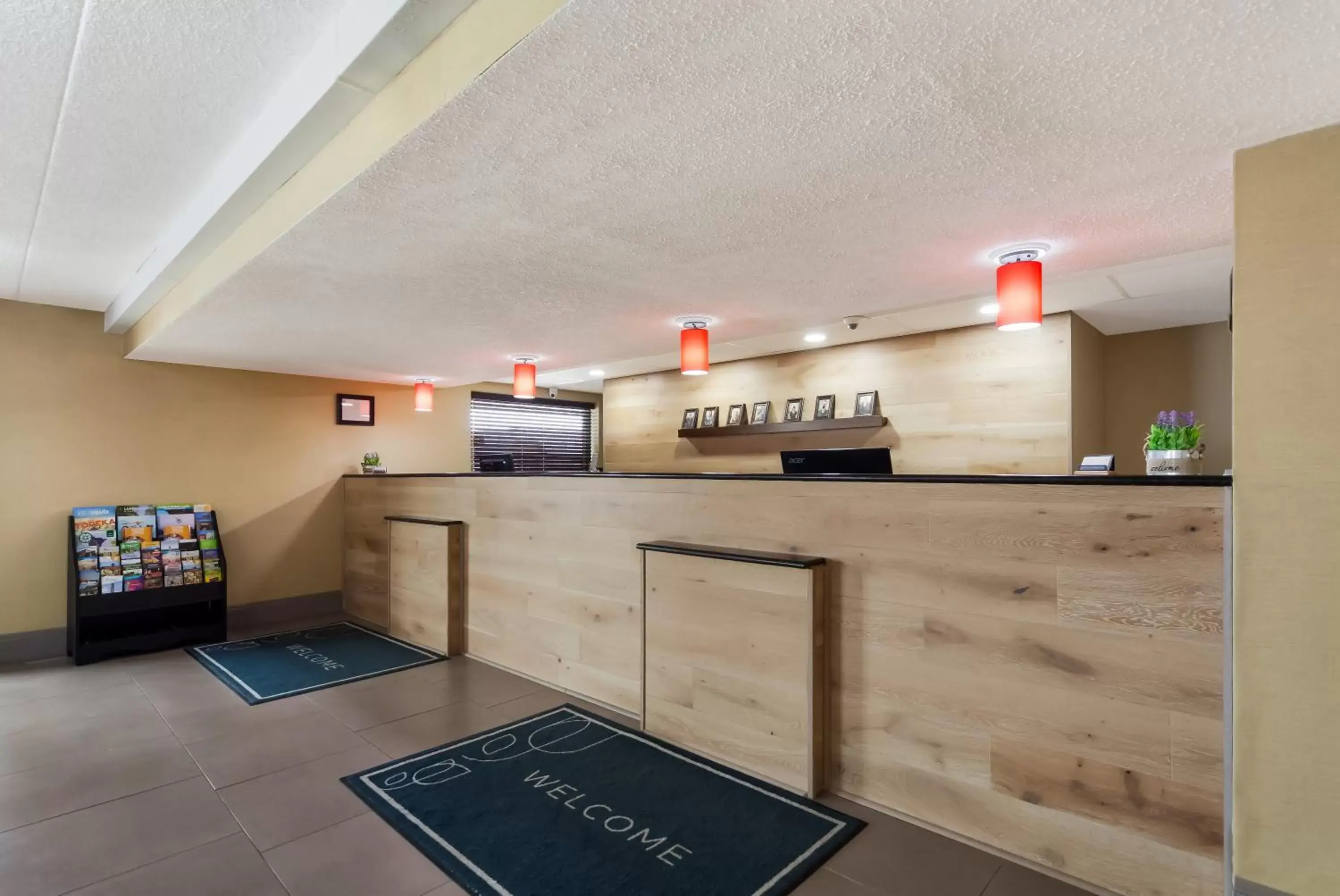 Lobby or reception, Lobby/Reception in Country Inn & Suites by Radisson, Lincoln Airport, NE