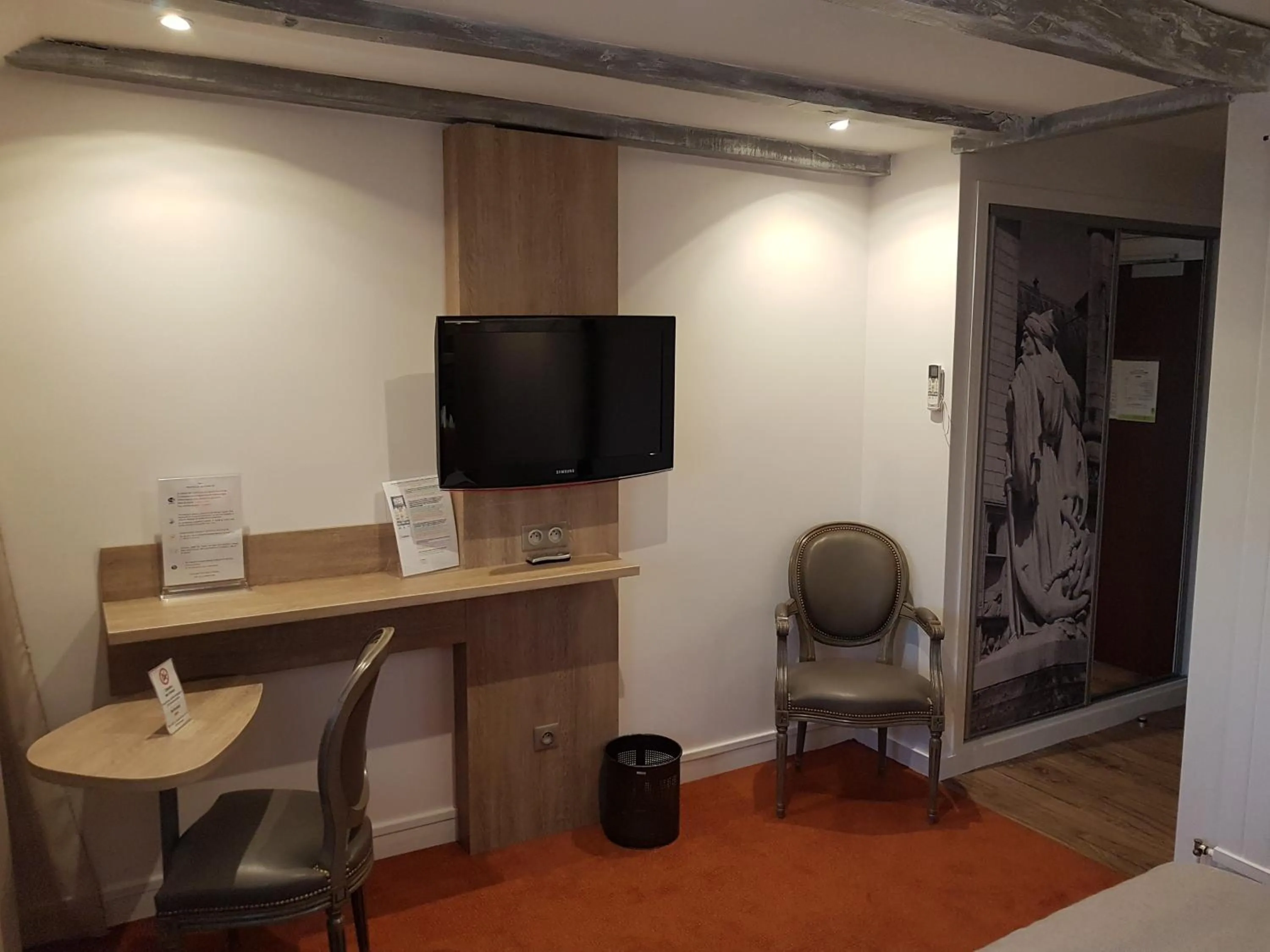 Photo of the whole room in Logis - Le Christina