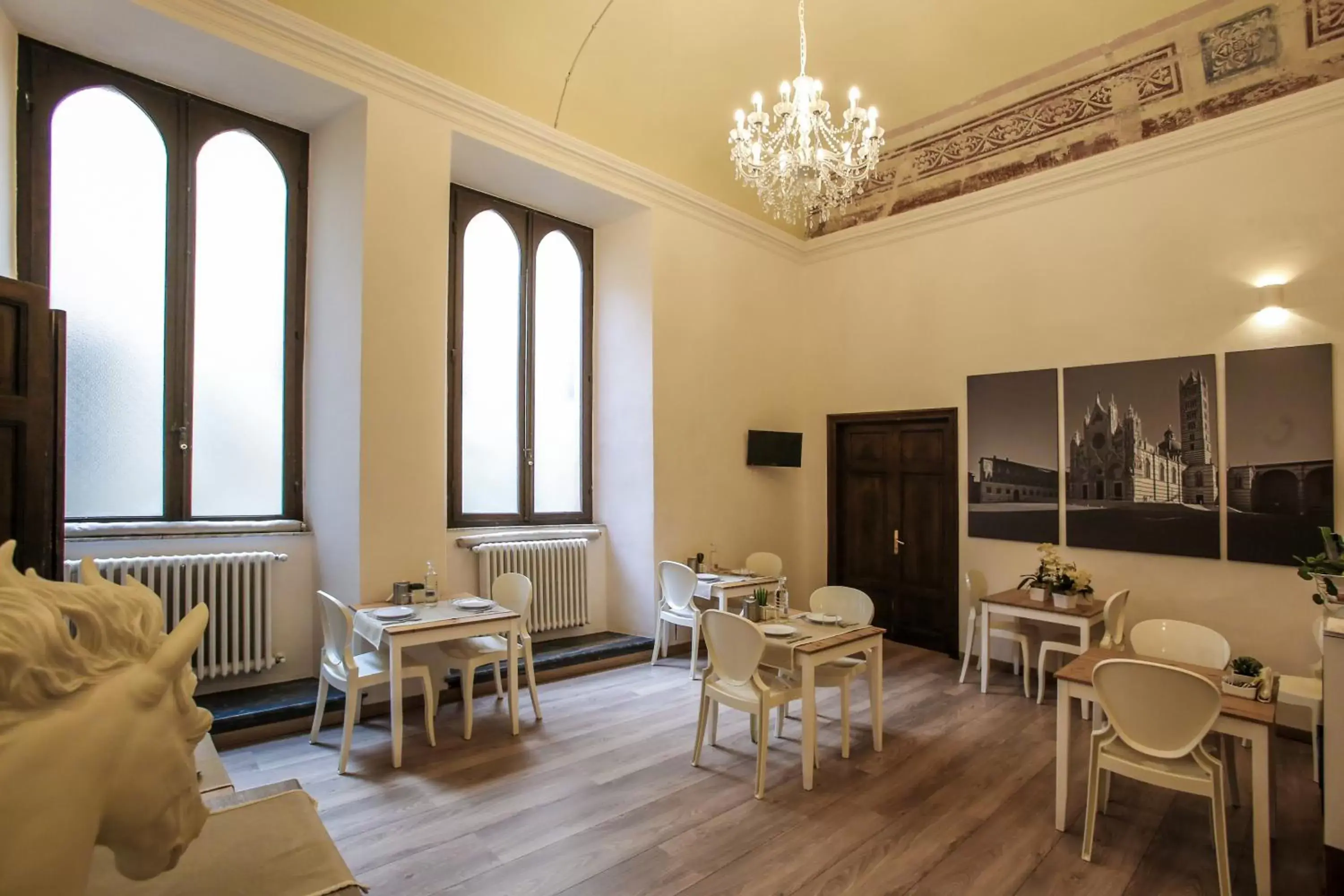 Communal lounge/ TV room, Restaurant/Places to Eat in Palazzo del Magnifico B&B