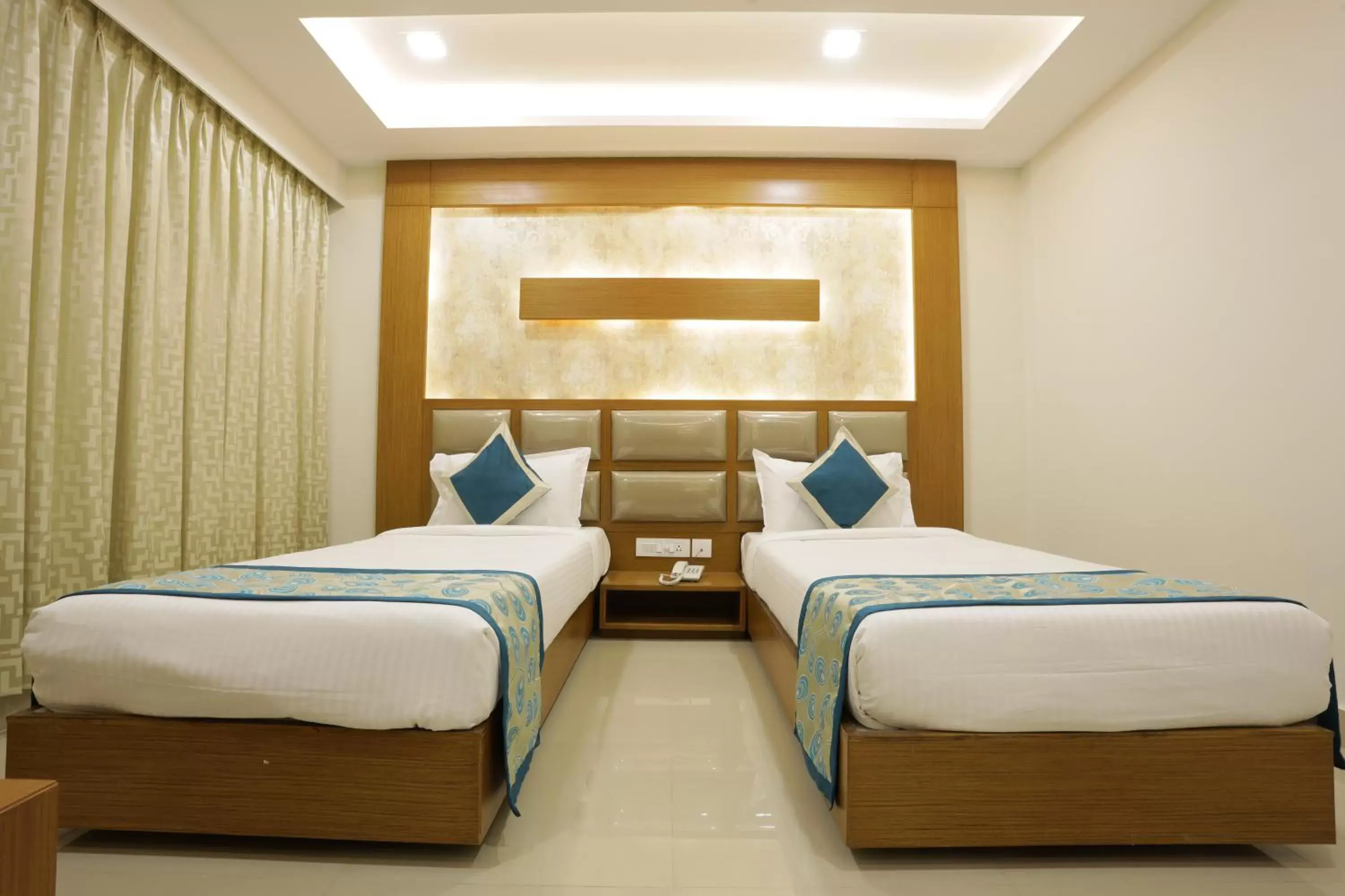 Deluxe Double Room - single occupancy in Greens Suite - Business Class Hotel - Opposite Ripon Building Deluxe Double Room - single occupancy in Greens Suite - Business Class Hotel - Opposite Ripon Building