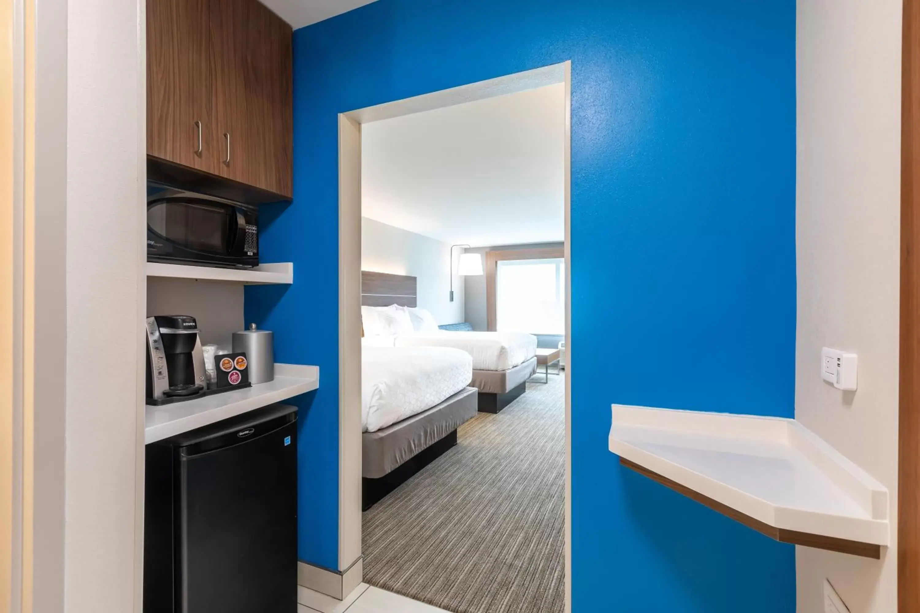 Photo of the whole room, Bed in Holiday Inn Express & Suites Greenville S - Piedmont, an IHG Hotel