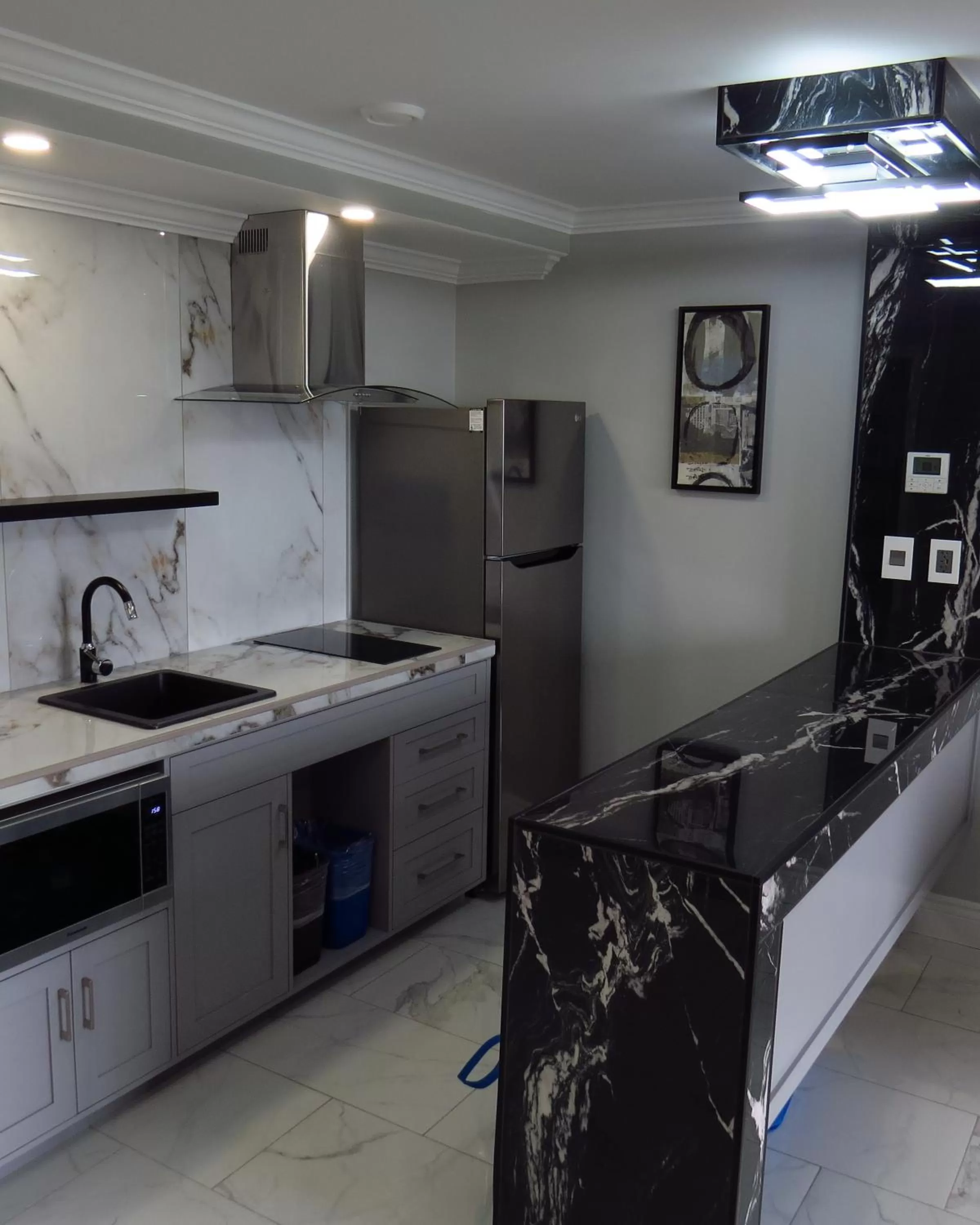 Kitchen/Kitchenette in Dockside Suites