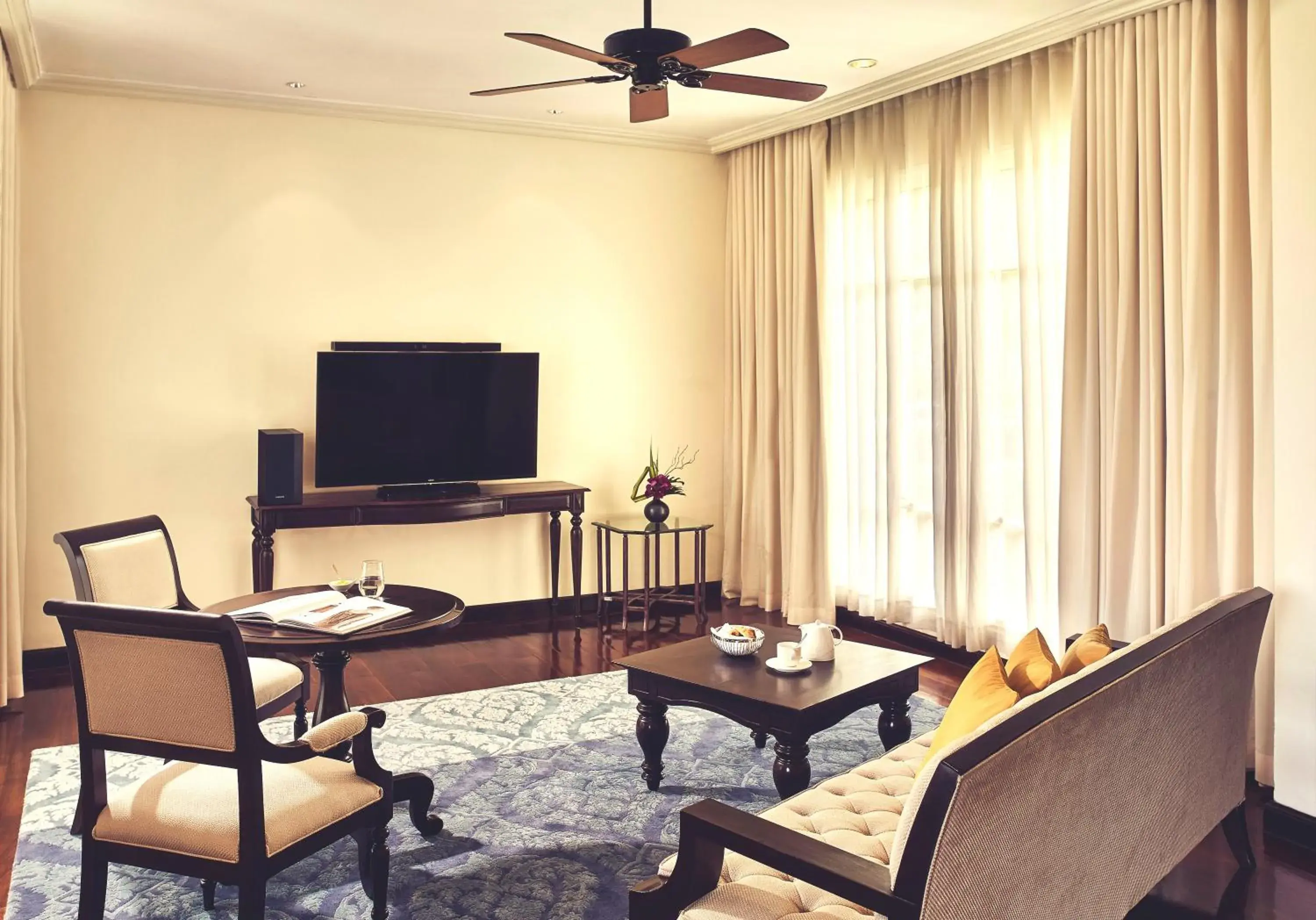 Living room, TV/Entertainment Center in Sofitel Krabi Phokeethra Golf and Spa Resort