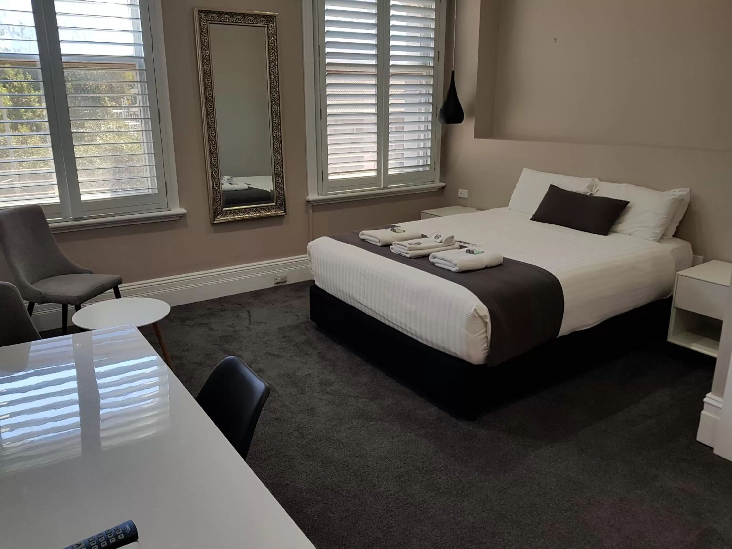 Bedroom, Bed in Grand Hotel