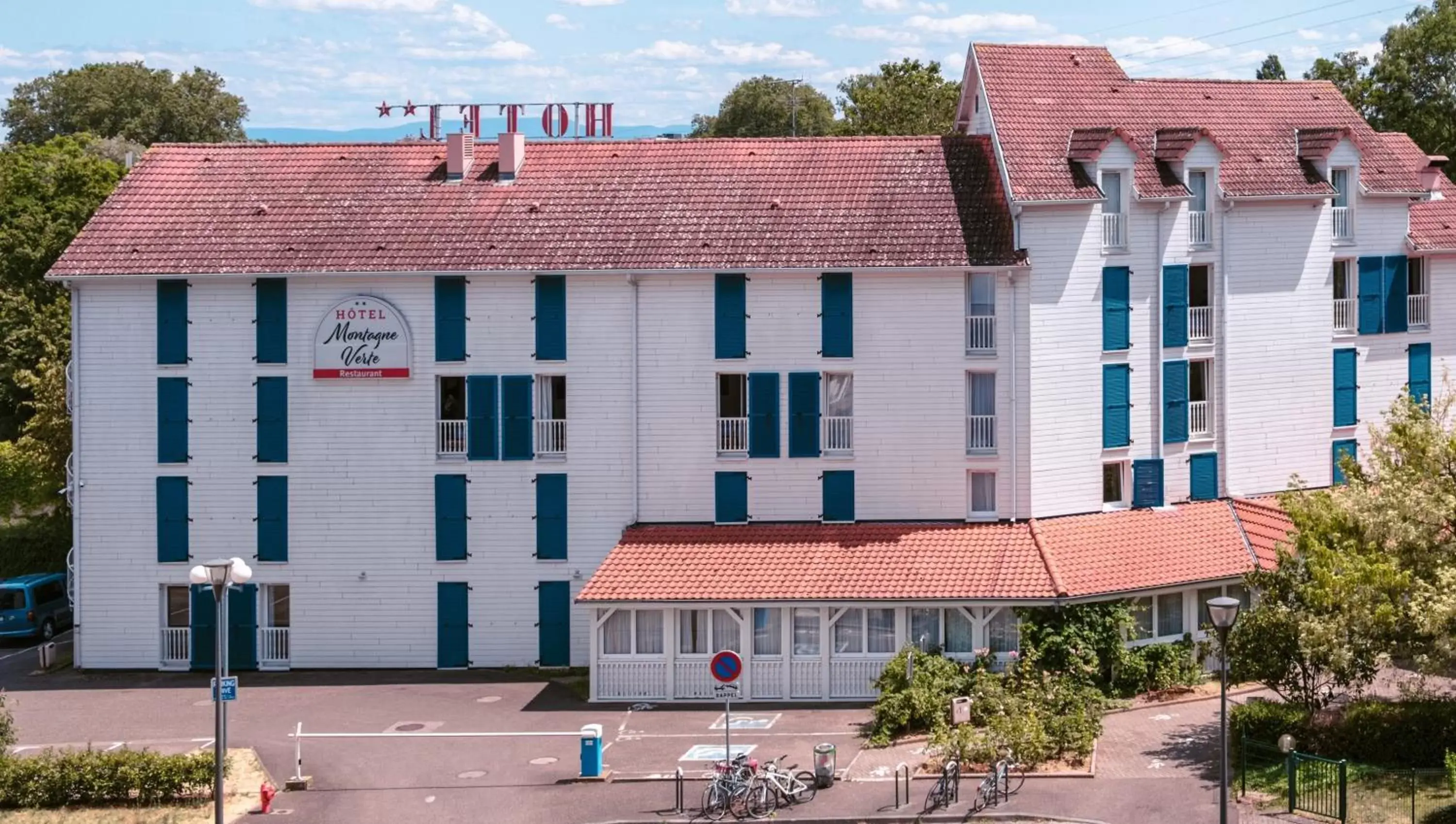 Property Building in Hotel Strasbourg - Montagne Verte & Restaurant Louisiane