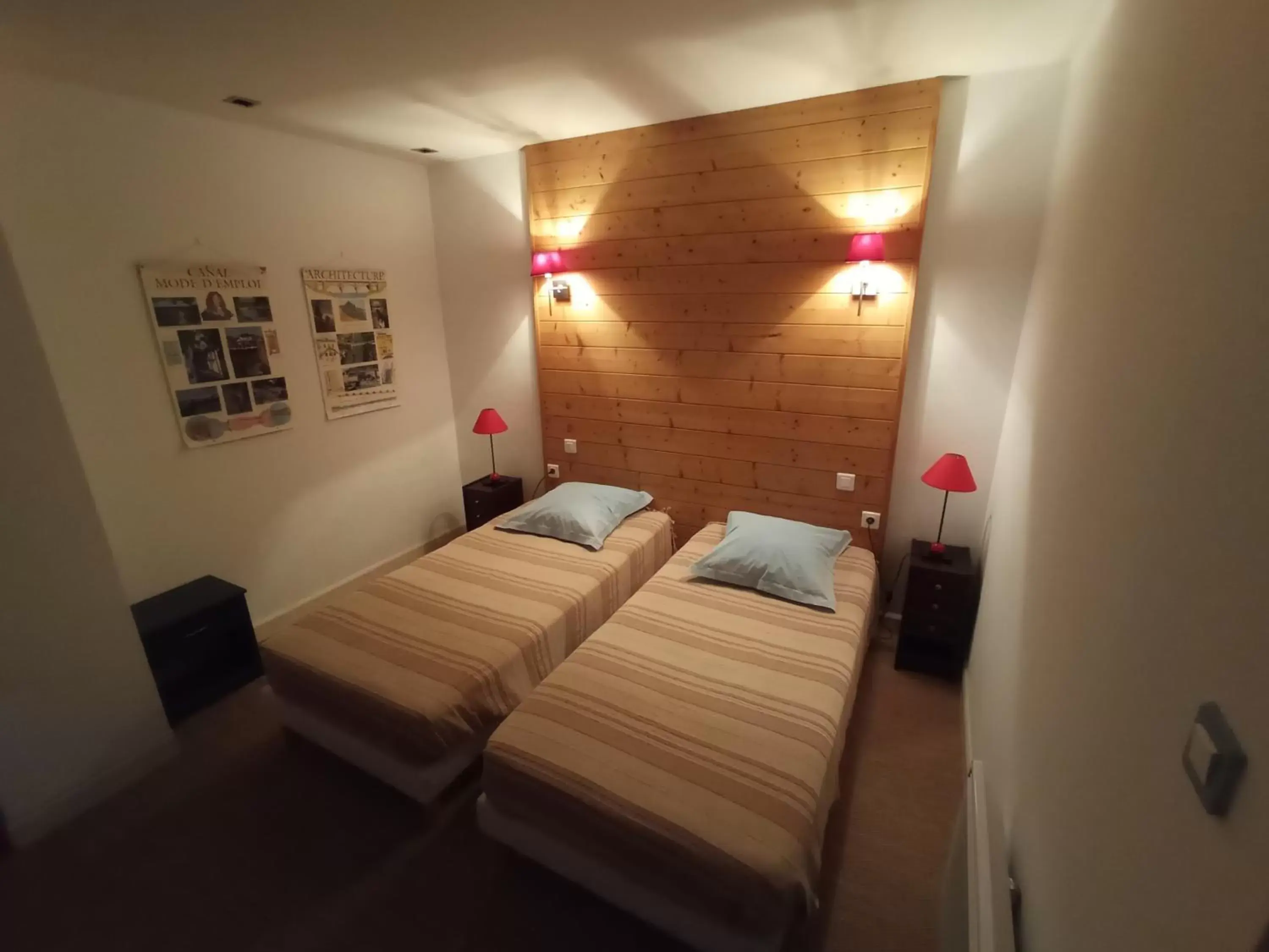 Twin Room with Private Bathroom in Le clos d'André