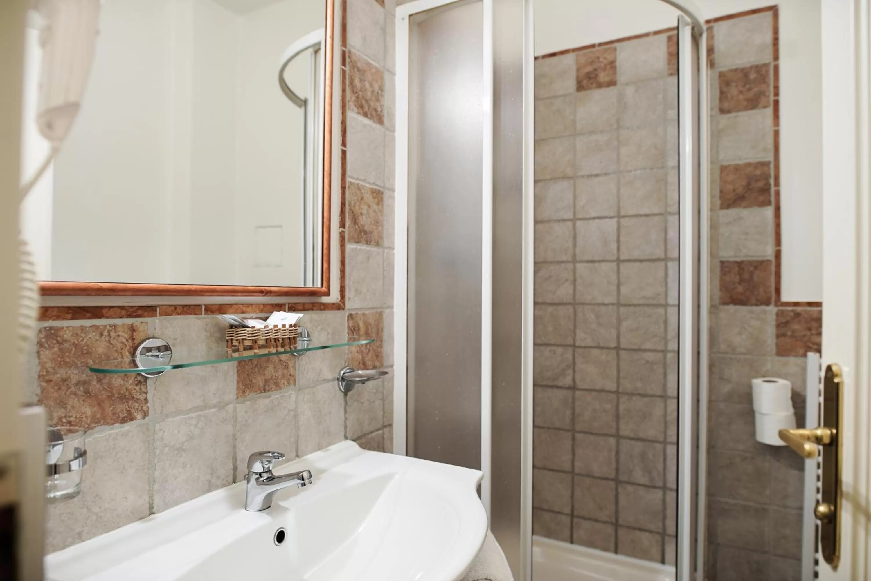 Shower in Hotel Tivoli Prague