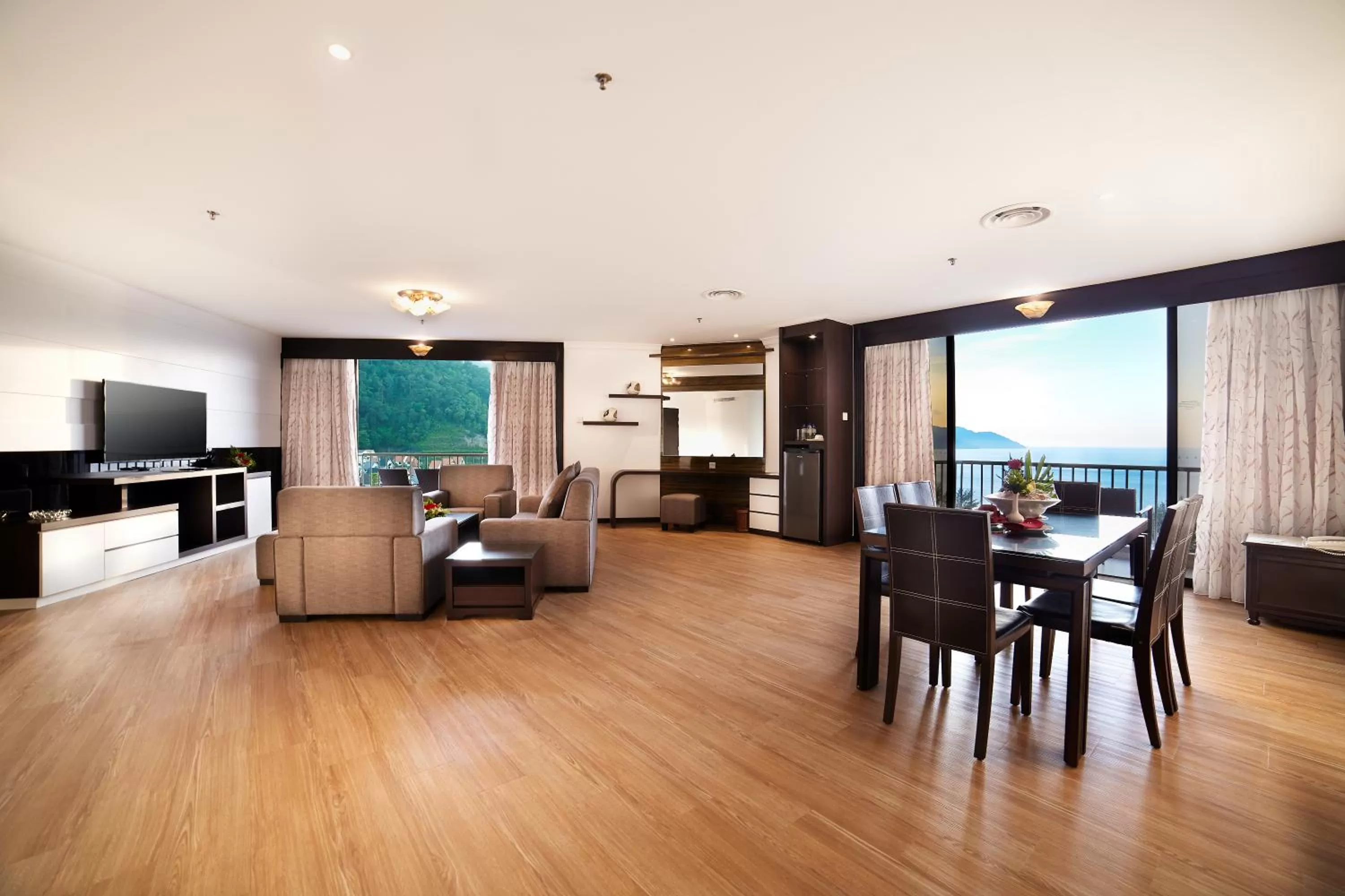 TV and multimedia in The Bayview Beach Resort