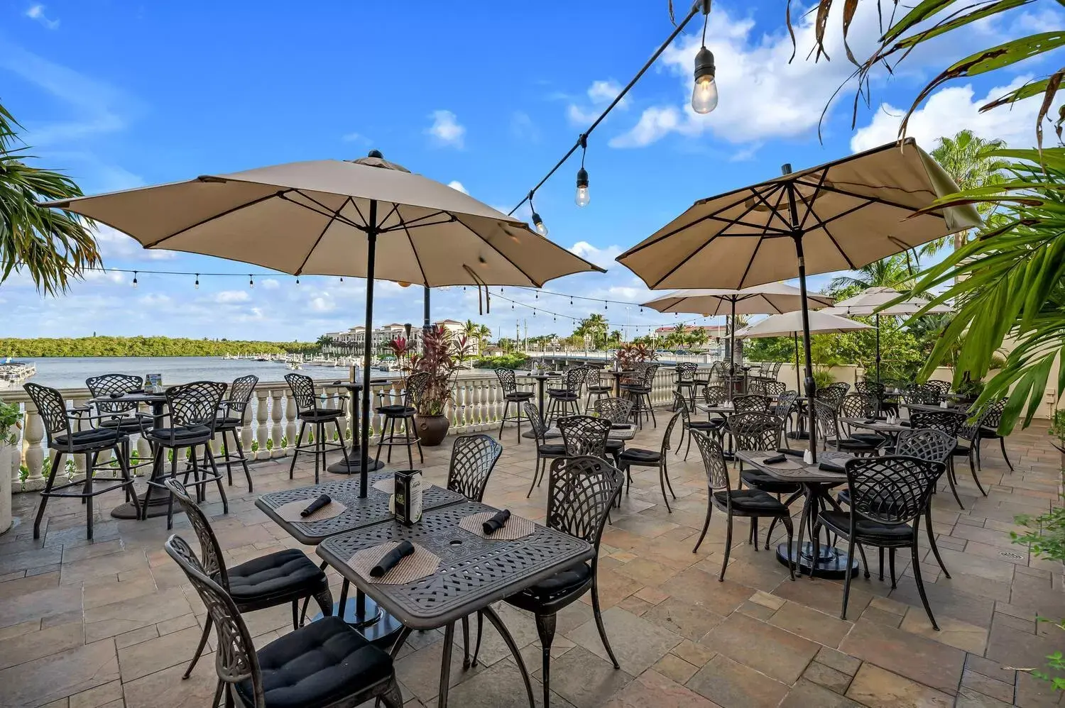 Patio, Restaurant/Places to Eat in Bayfront Inn 5th Avenue