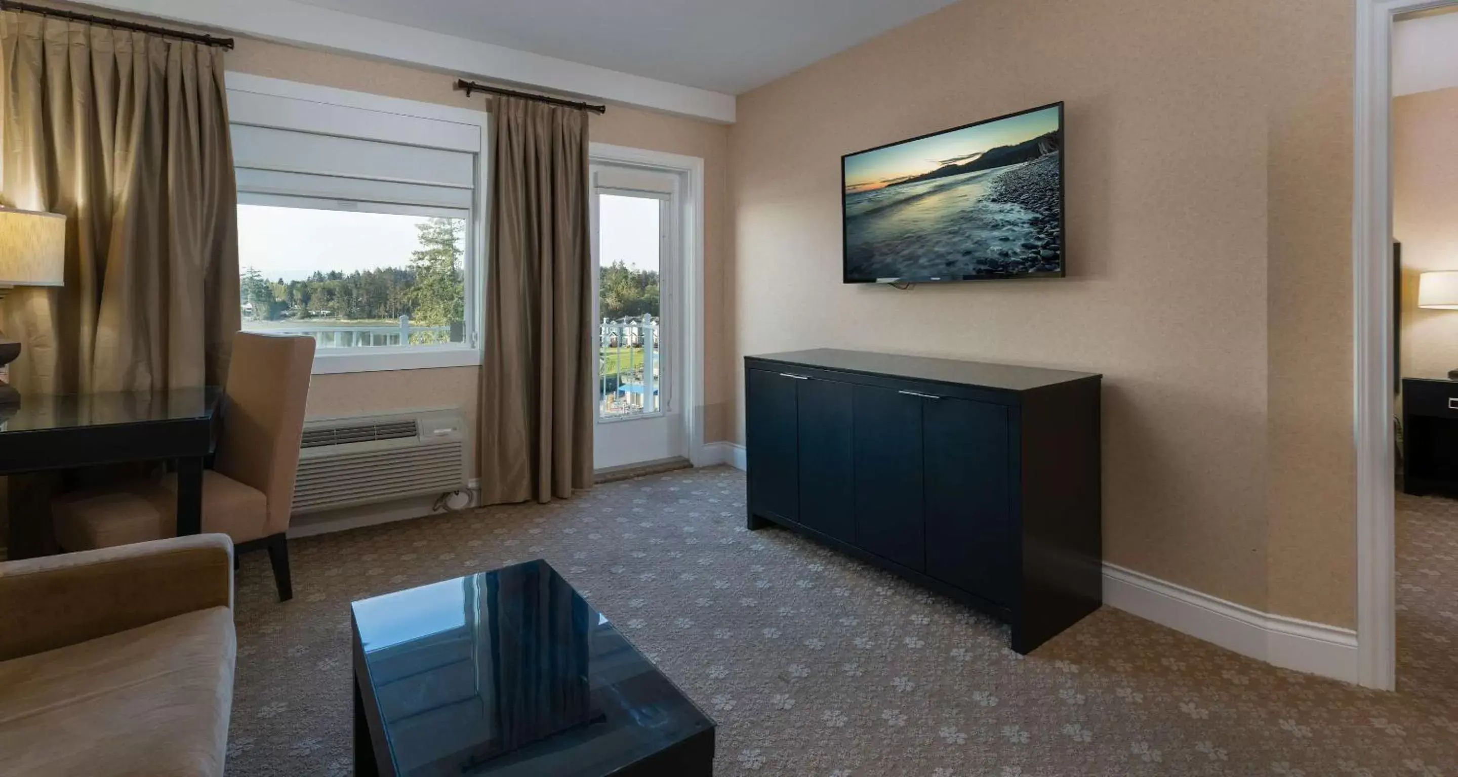 Bedroom, TV/Entertainment Center in Prestige Oceanfront Resort, WorldHotels Luxury