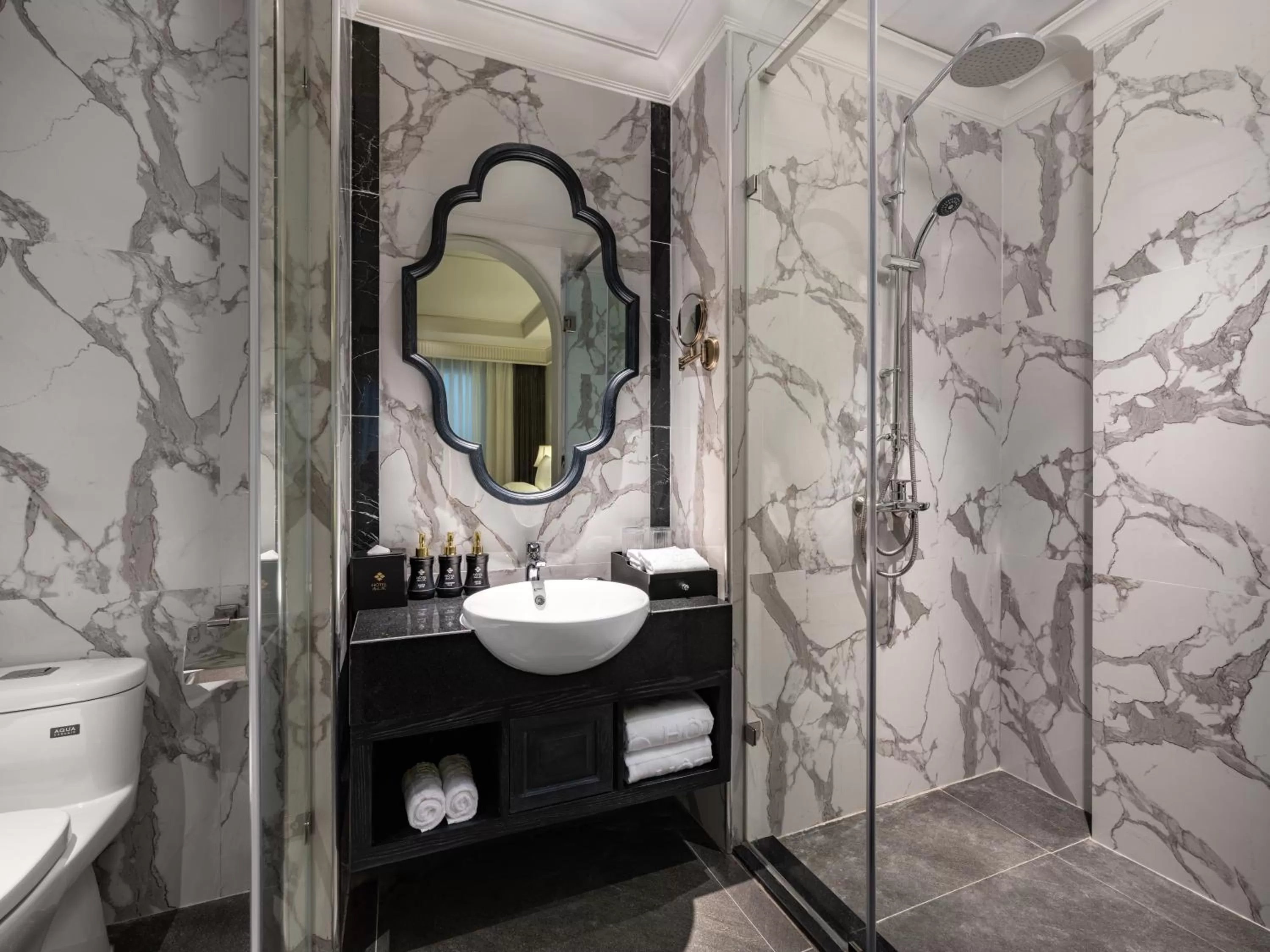 Shower in GRAND HOTEL du LAC Hanoi