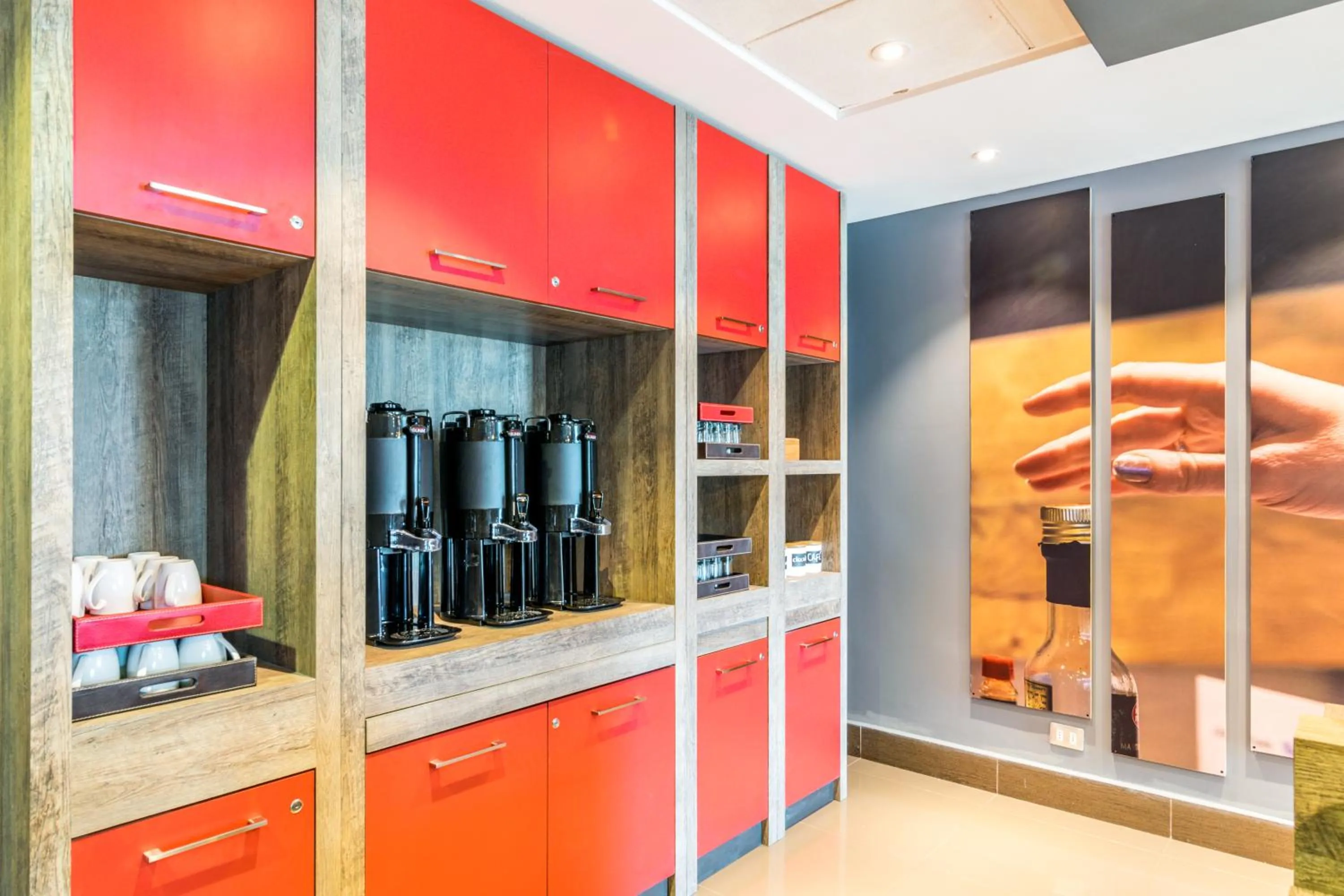 Coffee/tea facilities in ibis Puerto Montt