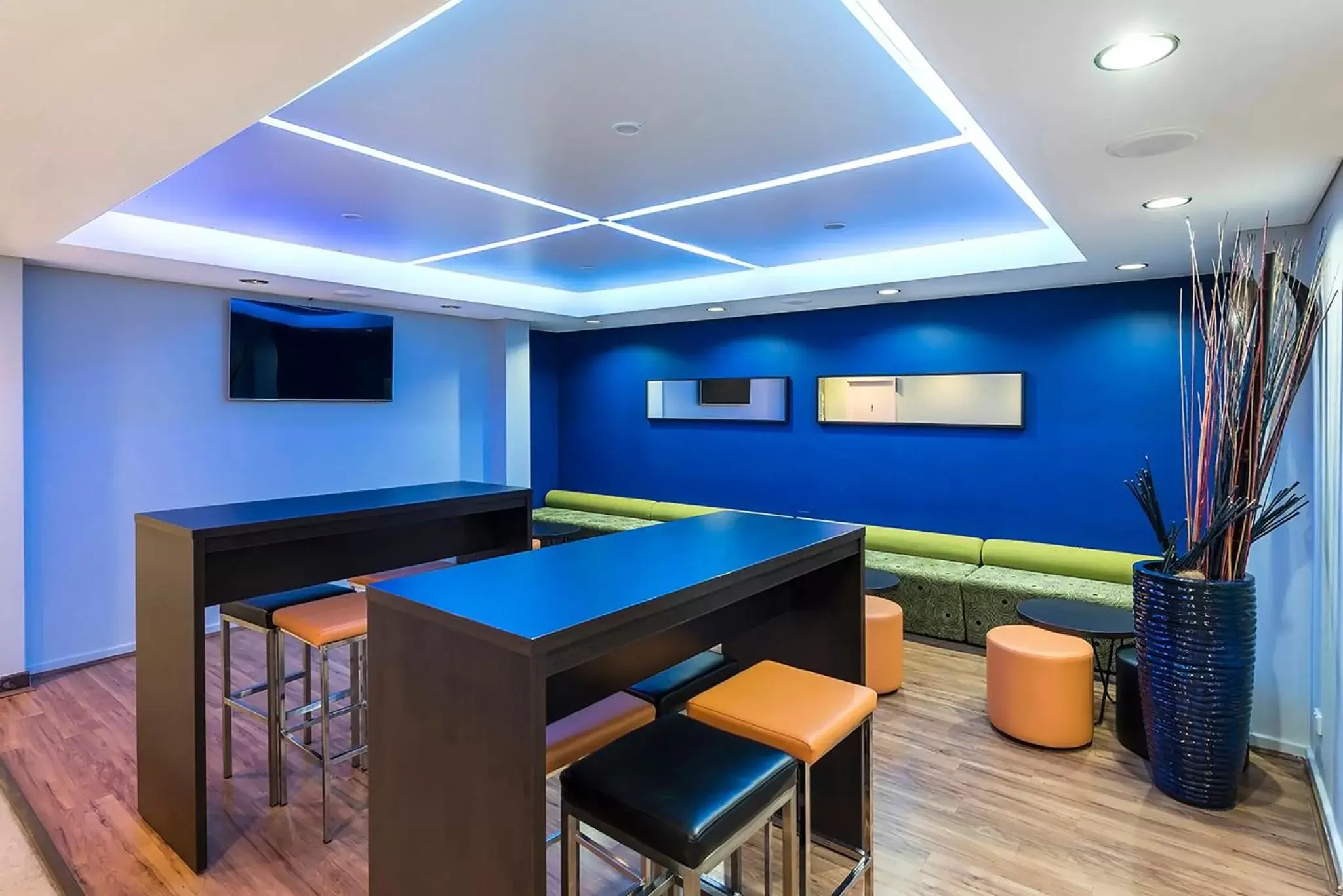Lounge or bar, Billiards in Quality Hotel Ambassador Perth