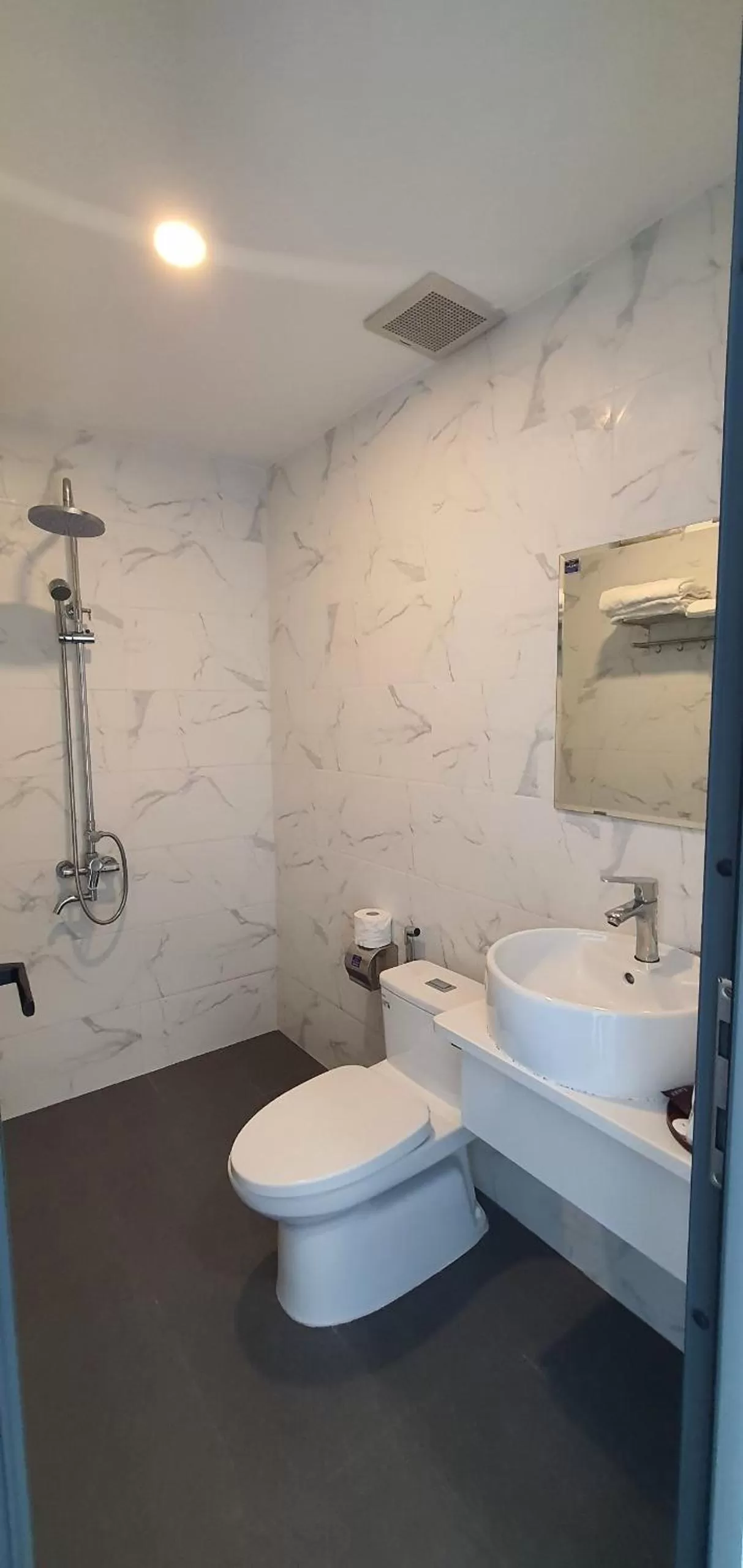 Bathroom in Aries Hotel