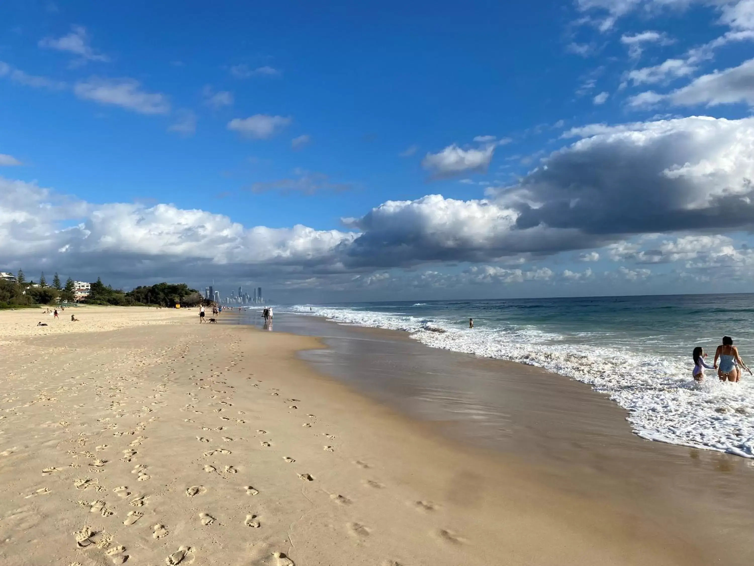 Beach in Outrigger Burleigh