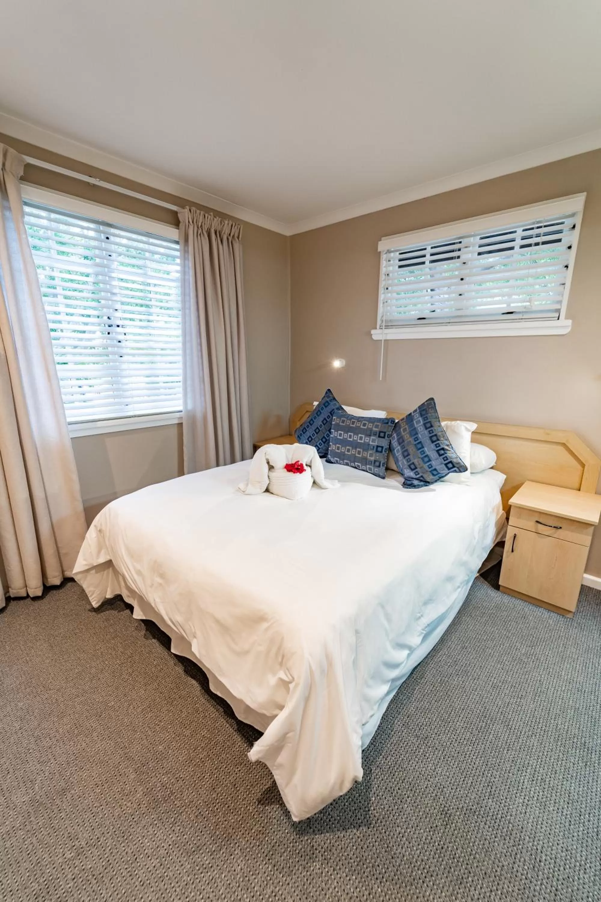 Bedroom, Bed in Gooderson Knysna Chalets