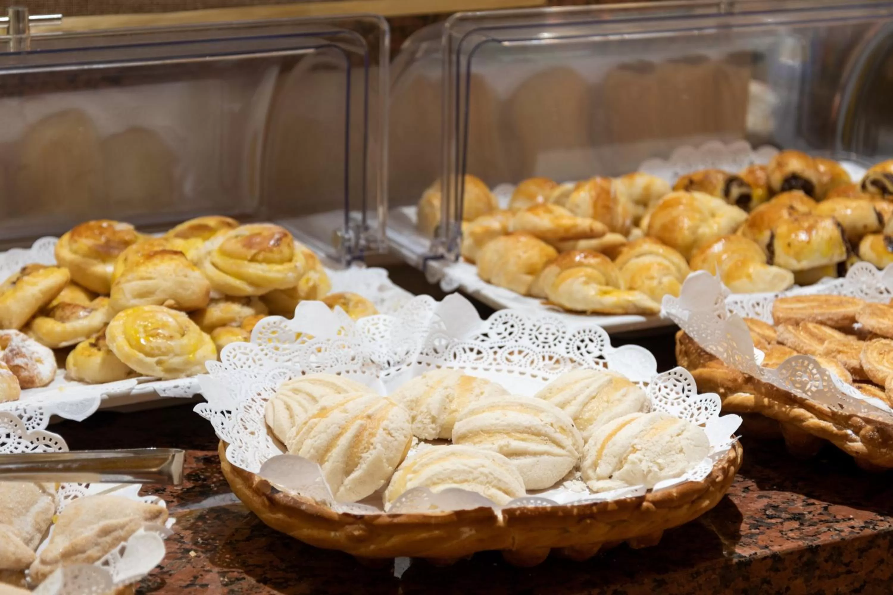 Restaurant/places to eat in Holiday Inn Guadalajara Expo Plaza del Sol by IHG