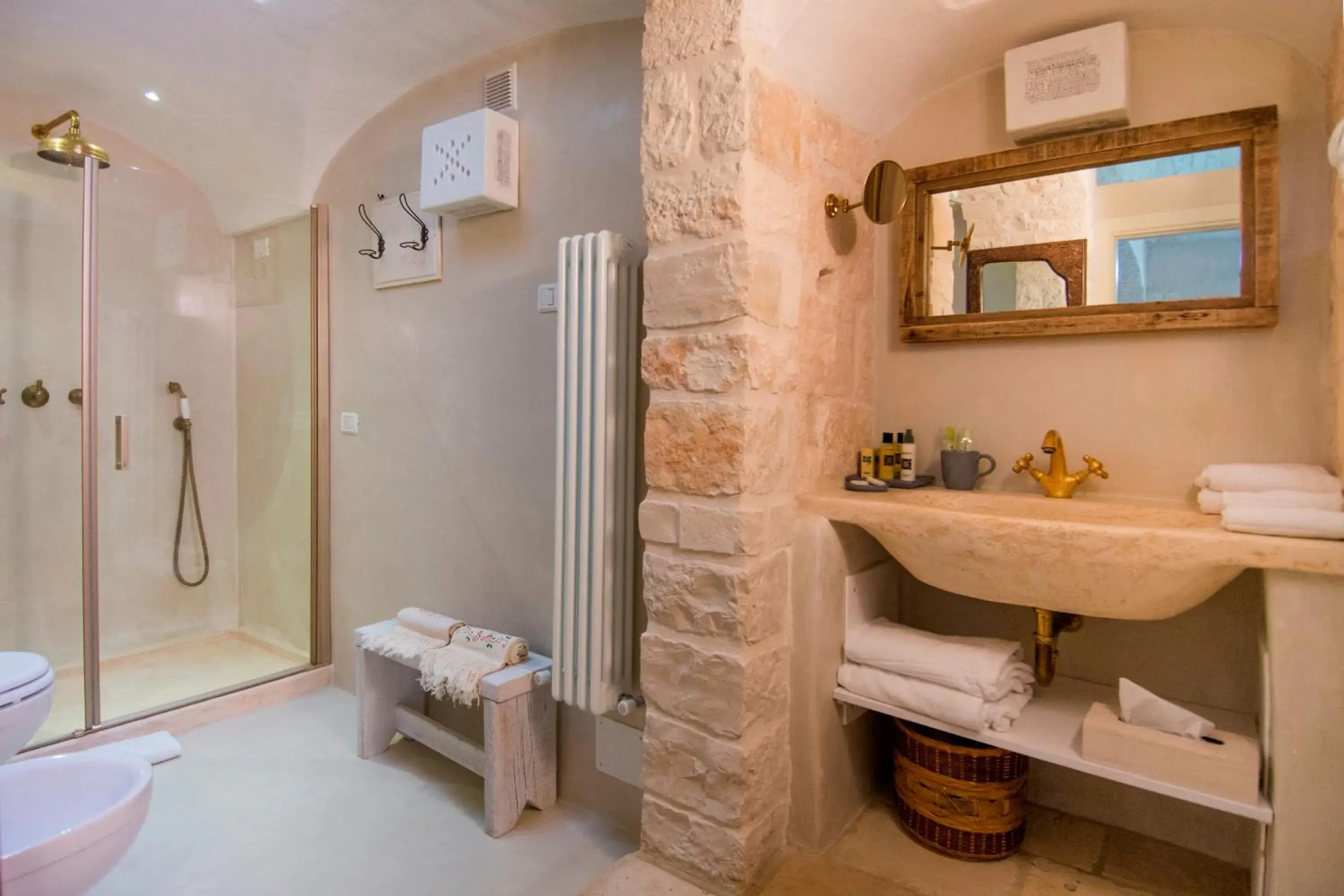 Bathroom in Masseria Salinola