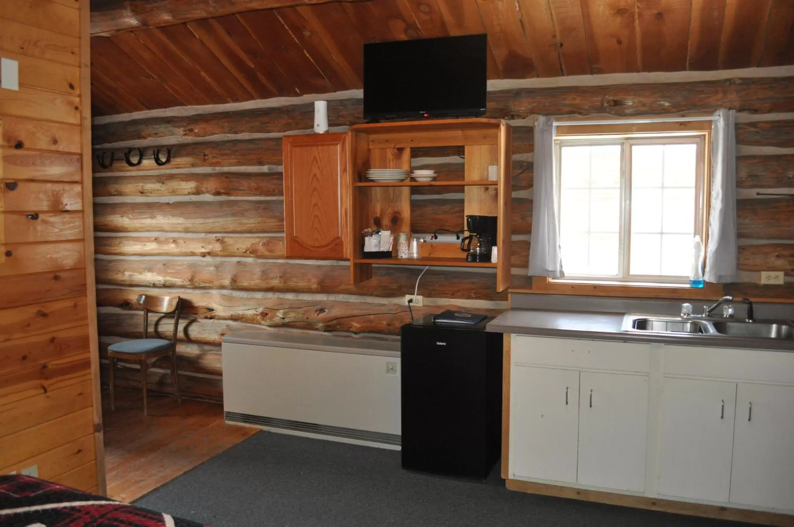 Kitchen or kitchenette, Kitchen/Kitchenette in Crooked Creek Guest Ranch