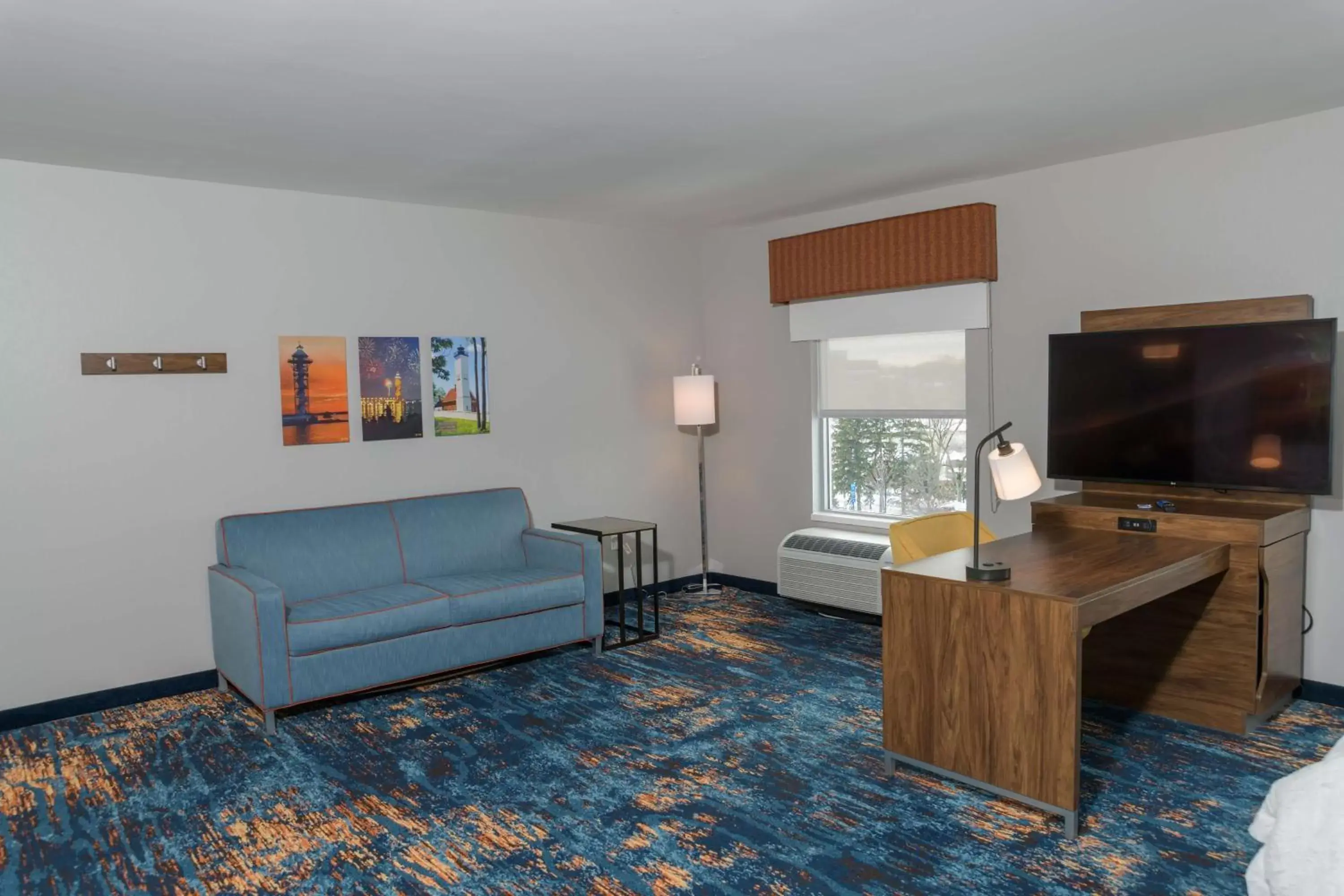 Living room, Seating Area in Hampton Inn & Suites Erie Bayfront
