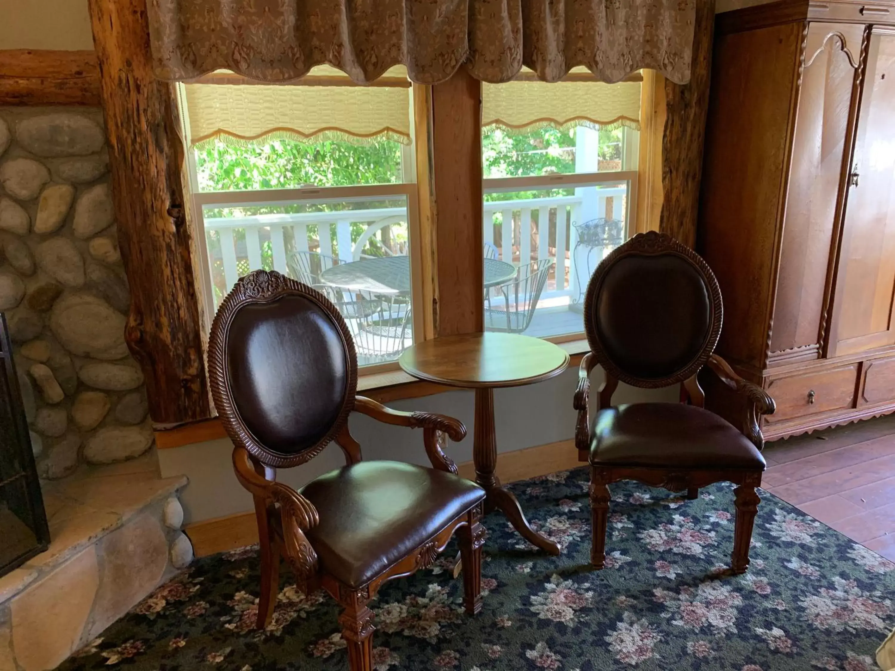 Seating Area in ForFriends Inn Wine Country Bed and Breakfast