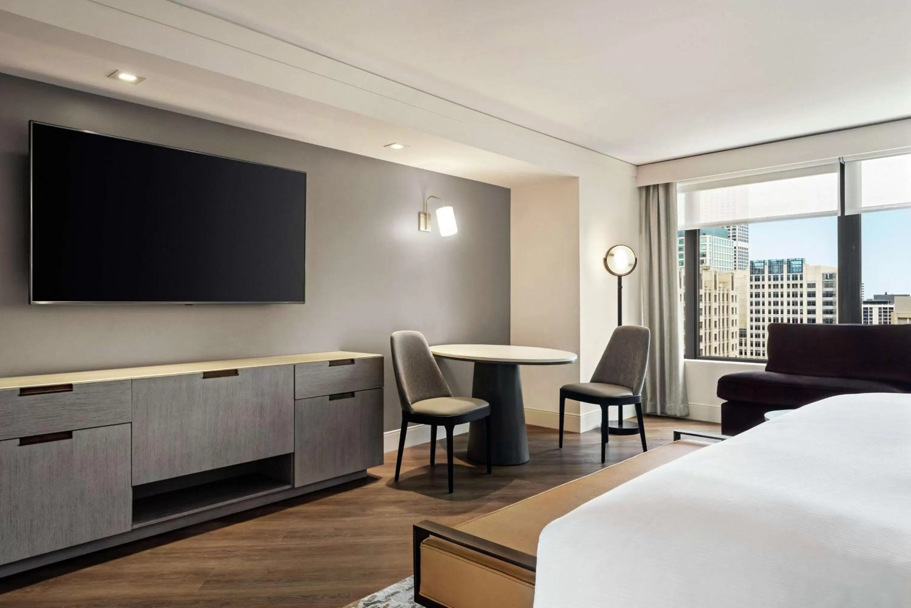 Bedroom, Bed in Hilton Grand Vacations Club Chicago Magnificent Mile
