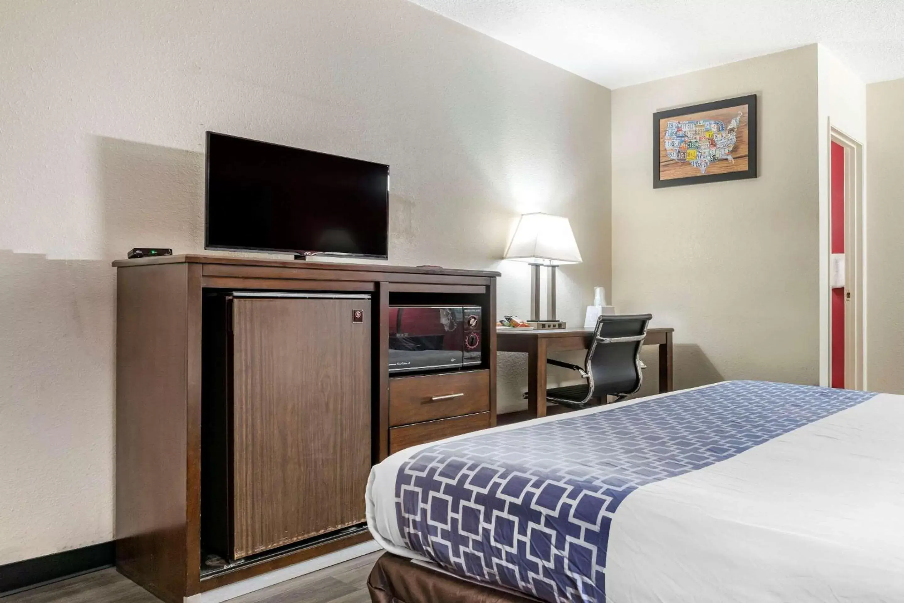 Photo of the whole room, TV/Entertainment Center in Econo Lodge Fallon Naval Air Station Area