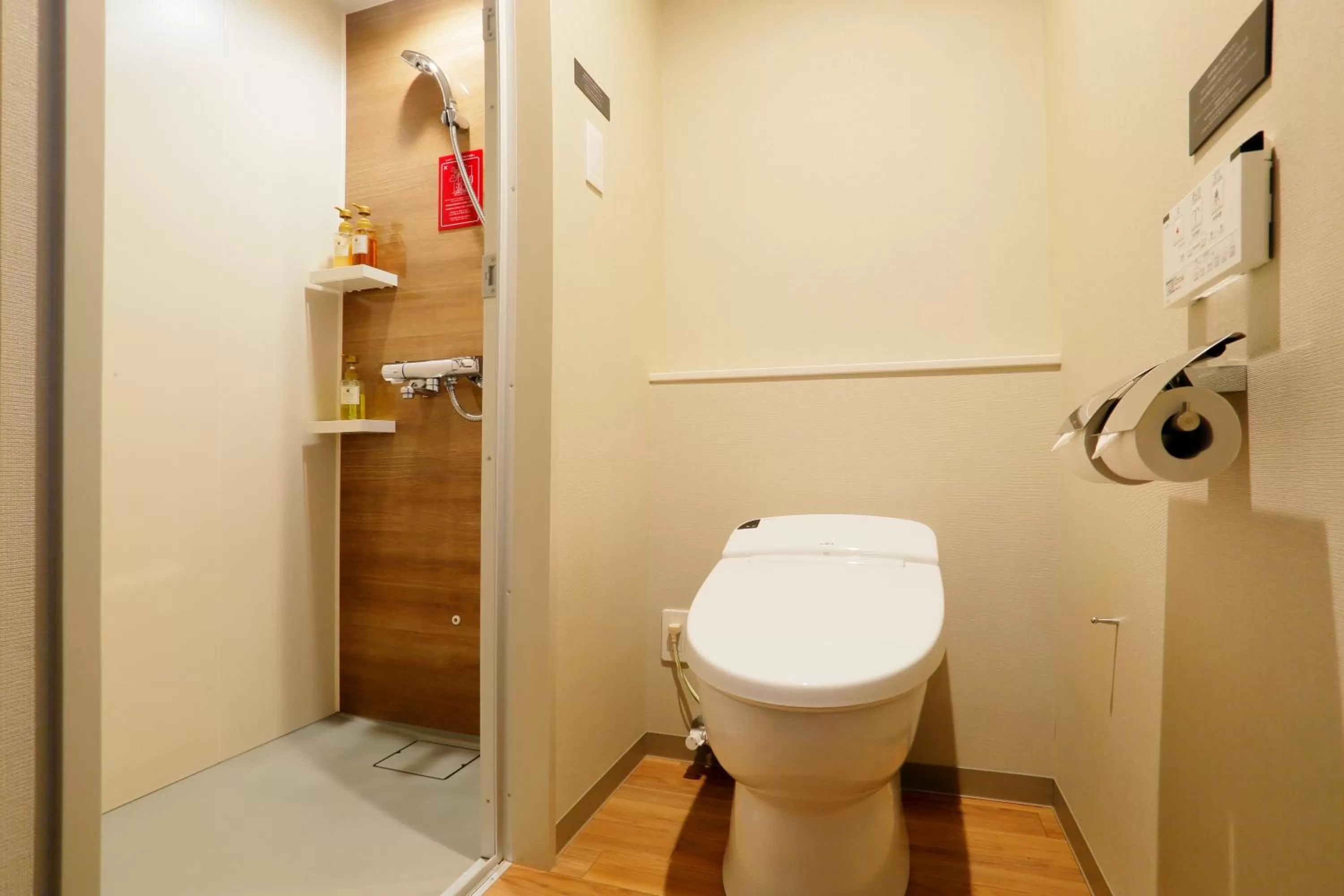 Toilet in JR Inn Sapporo-eki Minami-guchi