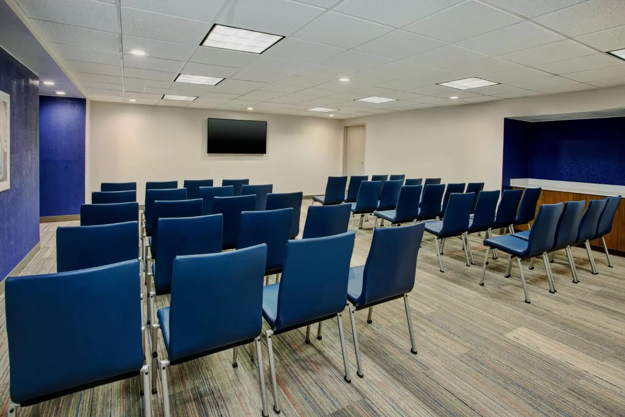 Meeting/conference room in Holiday Inn Express Nashville Airport, an IHG Hotel