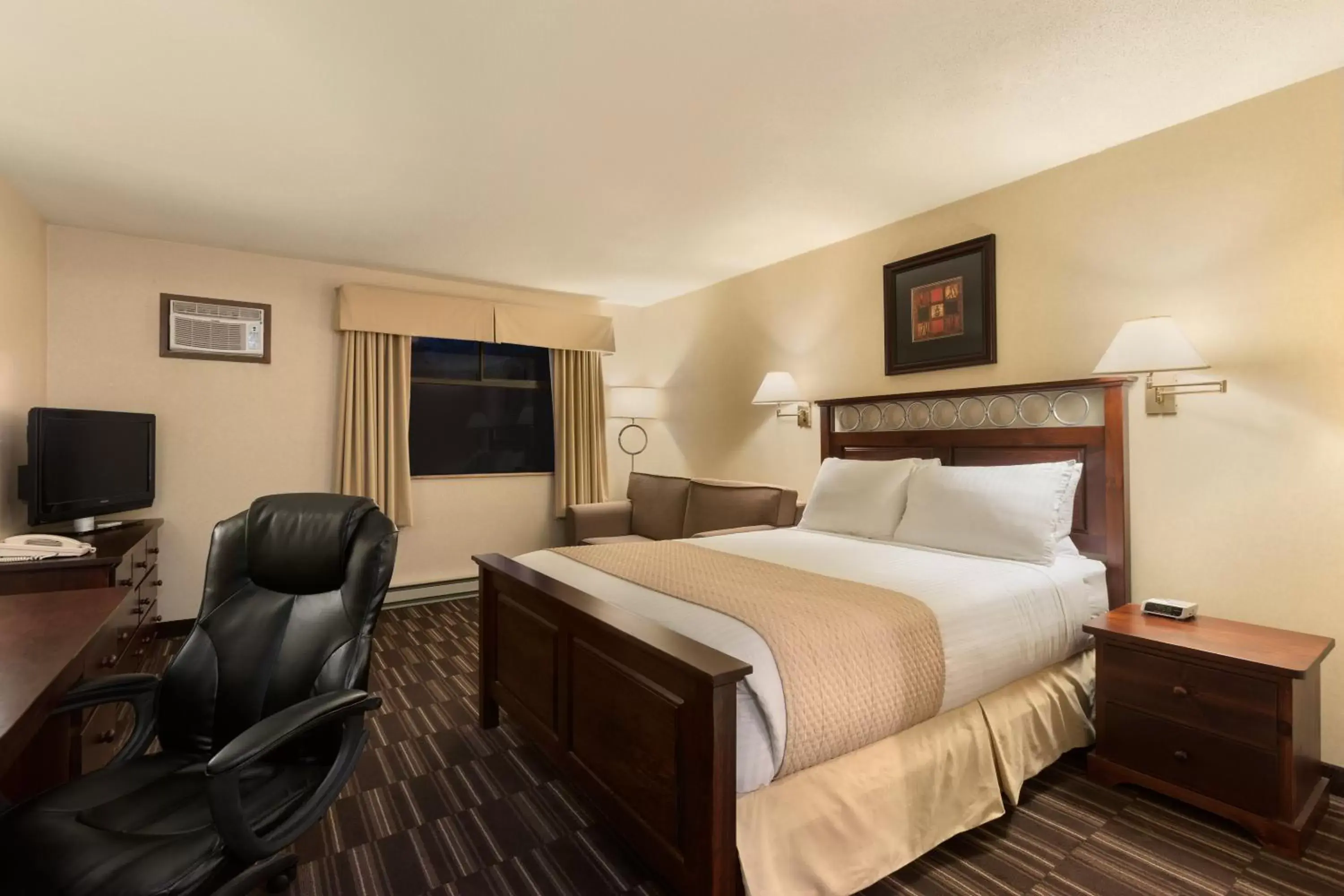One Queen Bed - One Single Accessible (Lobby Level)  in Days Inn by Wyndham Nanaimo