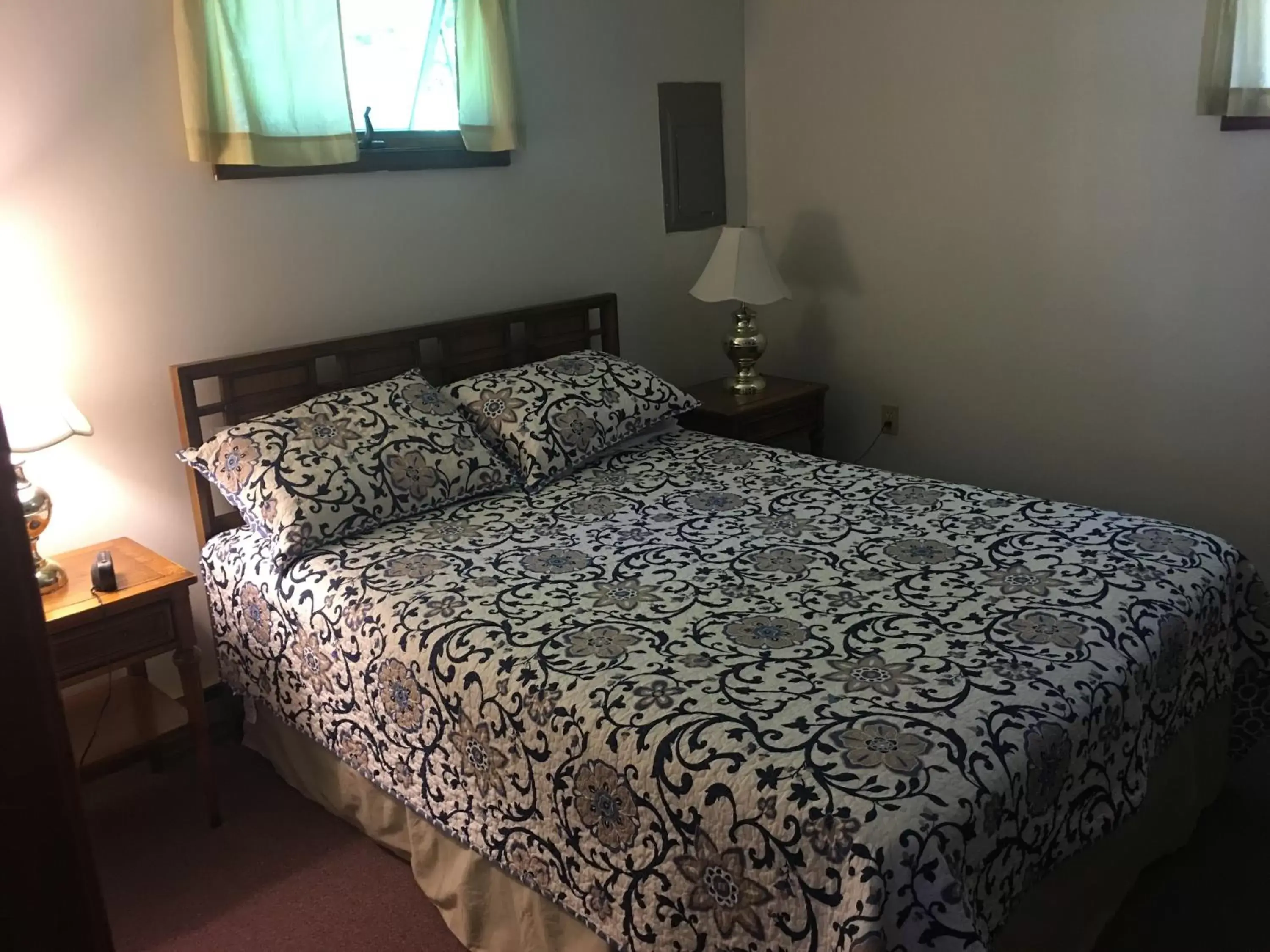 Bedroom, Bed in Echo Valley Cottages