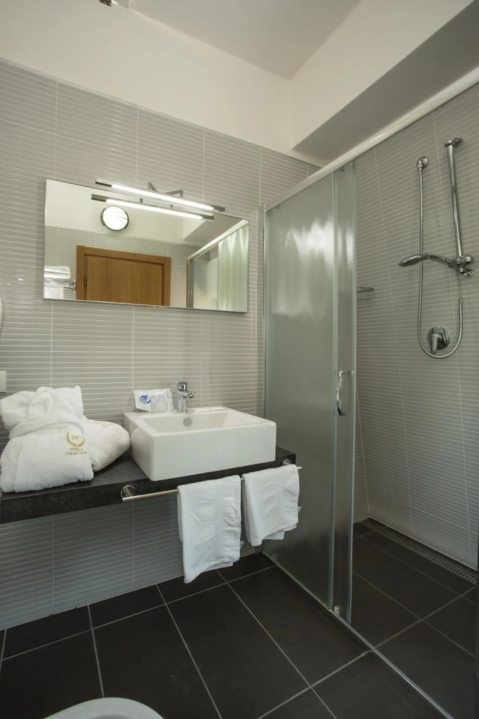 Bathroom in Hotel Lalla & Villa Orly Beauty & Relax