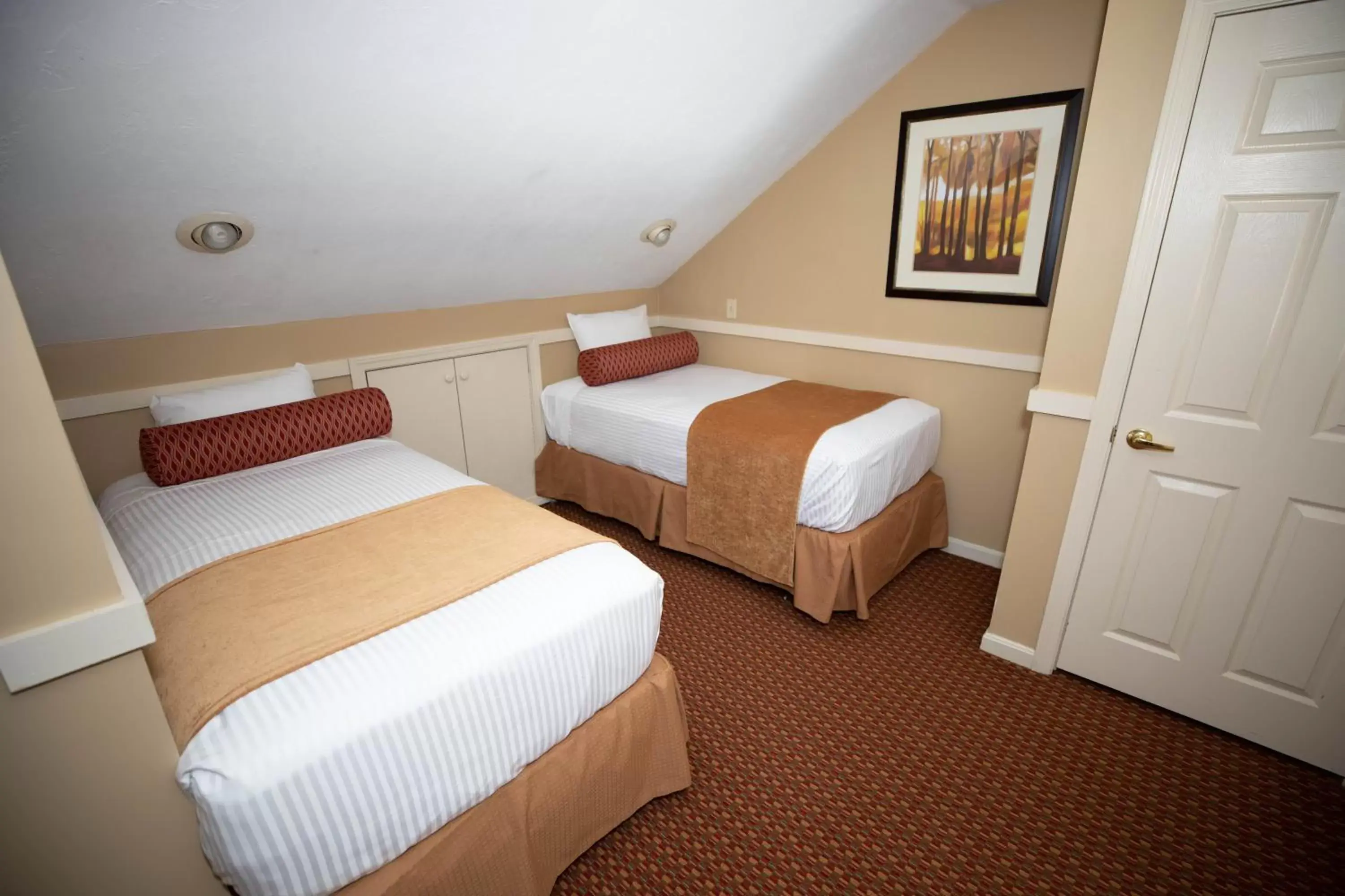 Bed in InnSeason Resorts Pollard Brook Bed in InnSeason Resorts Pollard Brook