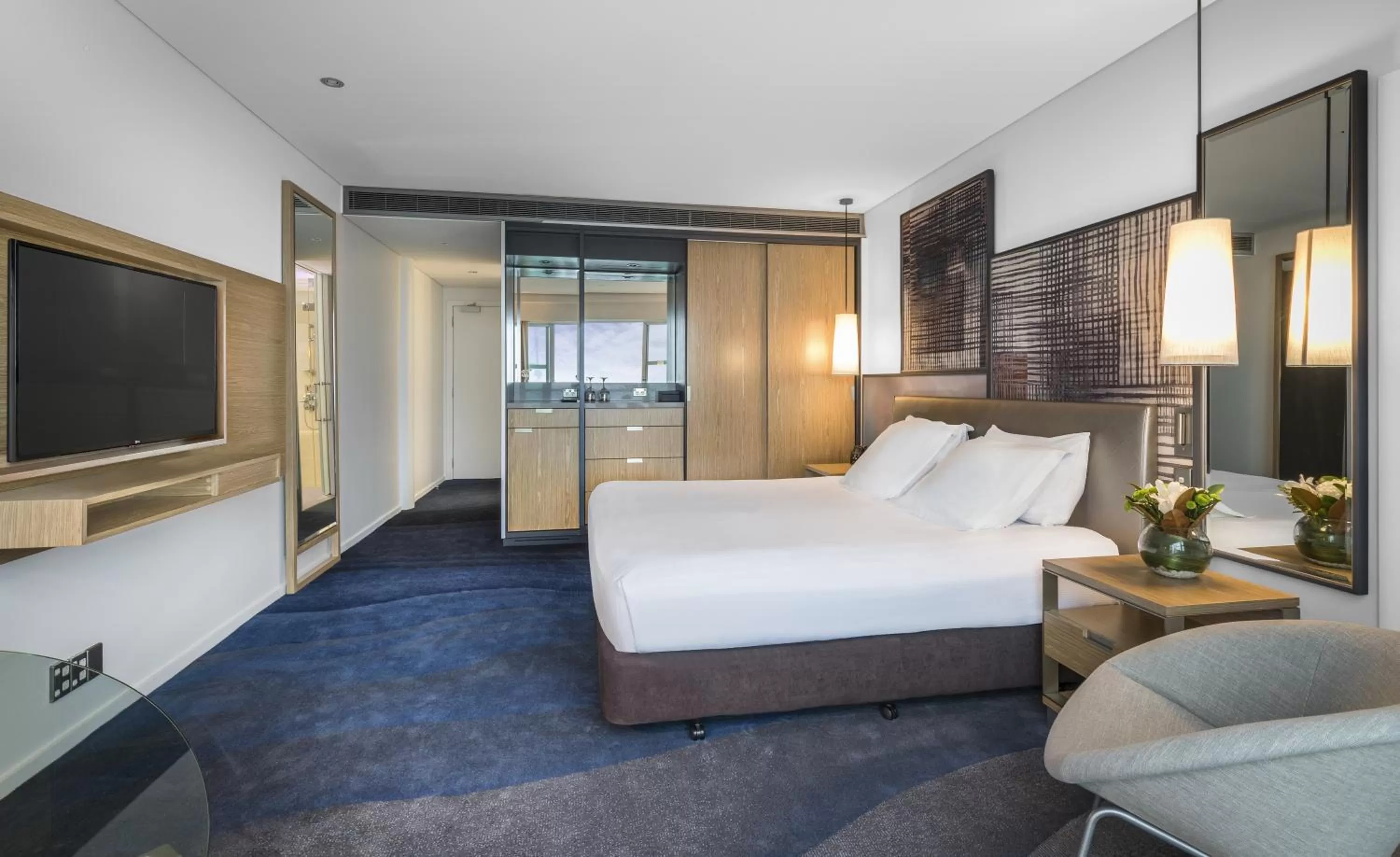 Photo of the whole room, Bed in Hilton Auckland