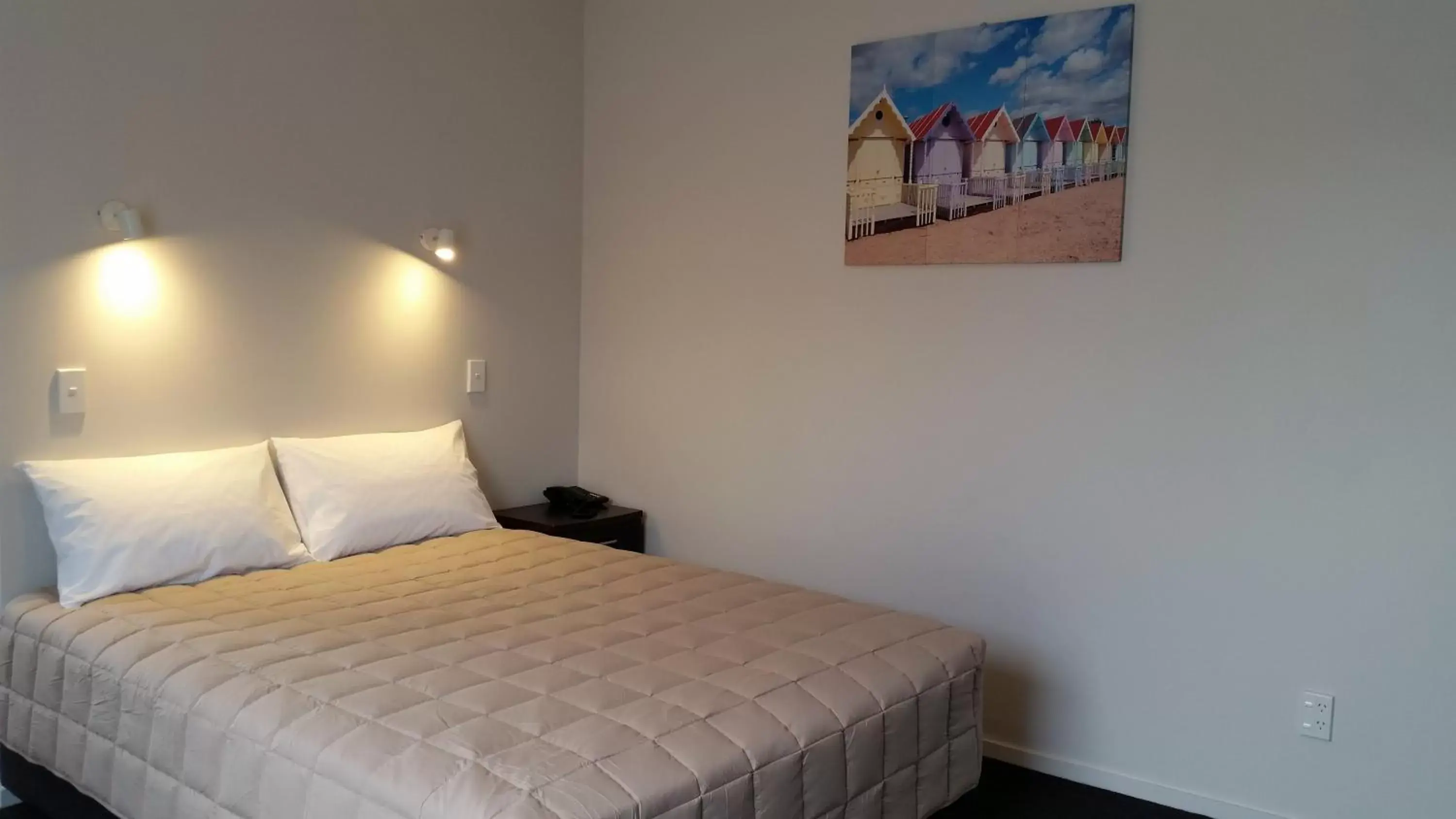 Bed in 319 Addington Motel