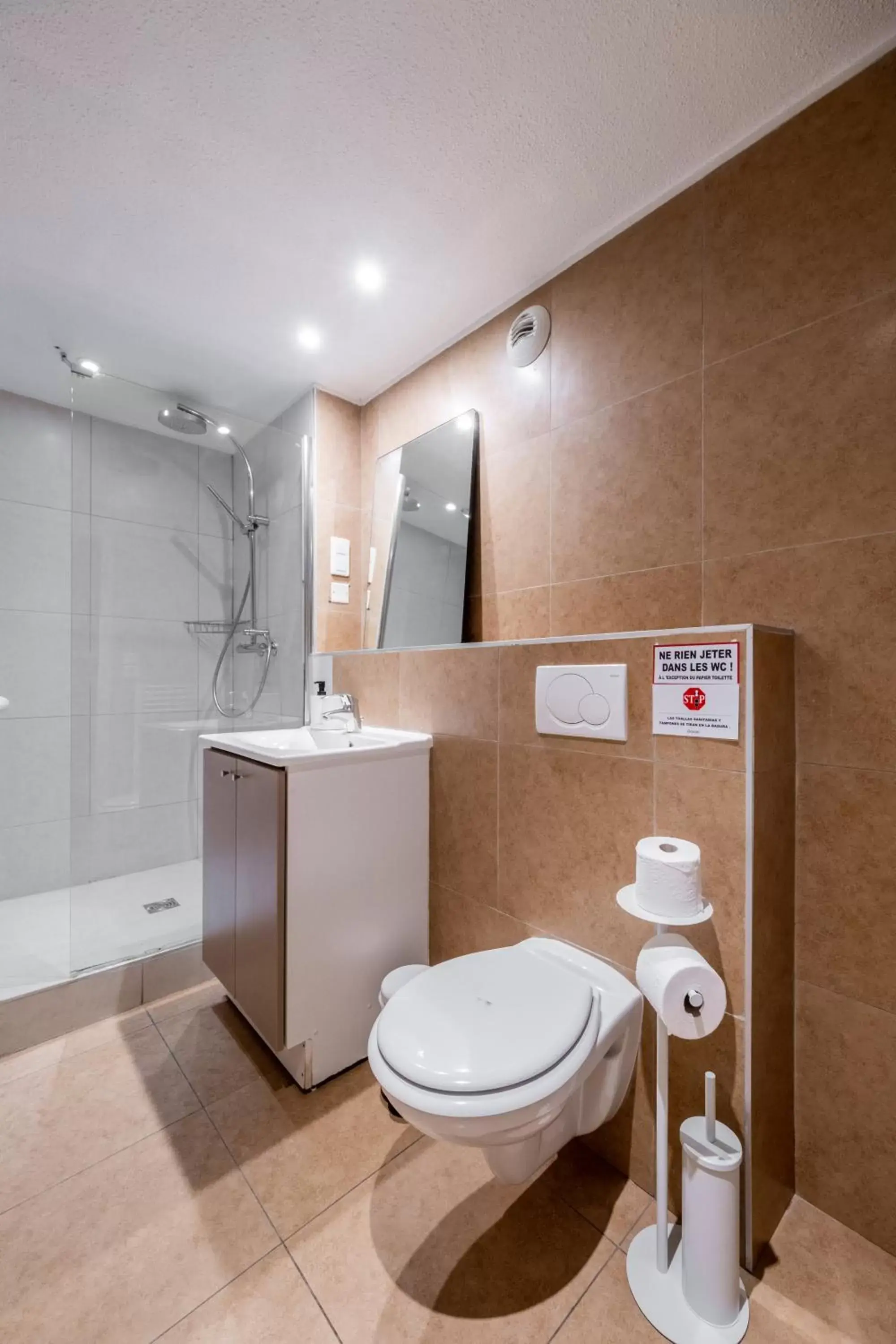 Bathroom in Résidence Chateau d'Acotz - Avec piscine à 600m des plages à Saint-Jean-de-Luz