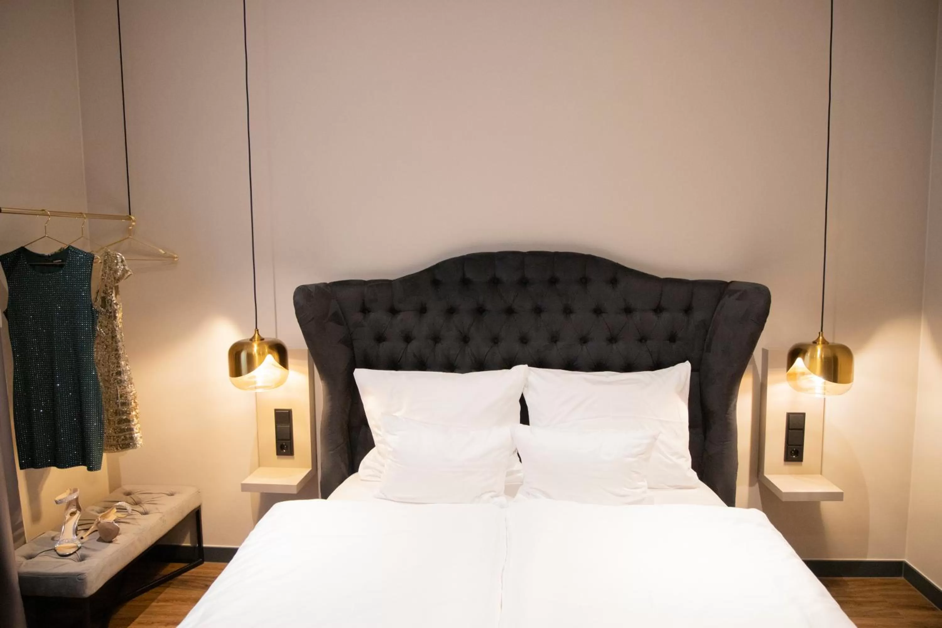 Photo of the whole room, Bed in Munich Rooms Hotel