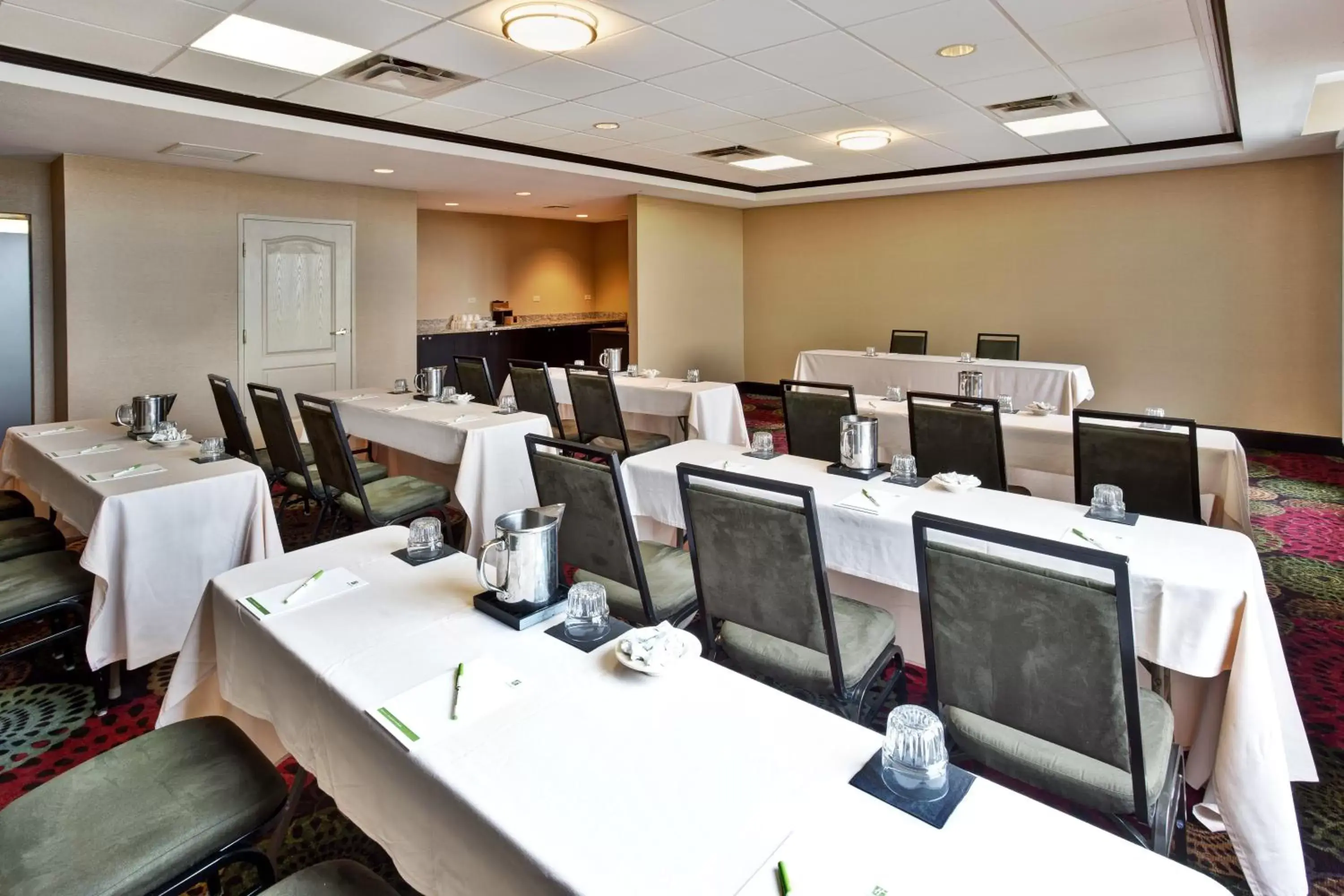 Meeting/conference room in Holiday Inn Hotel & Suites Chicago Northwest - Elgin, an IHG Hotel