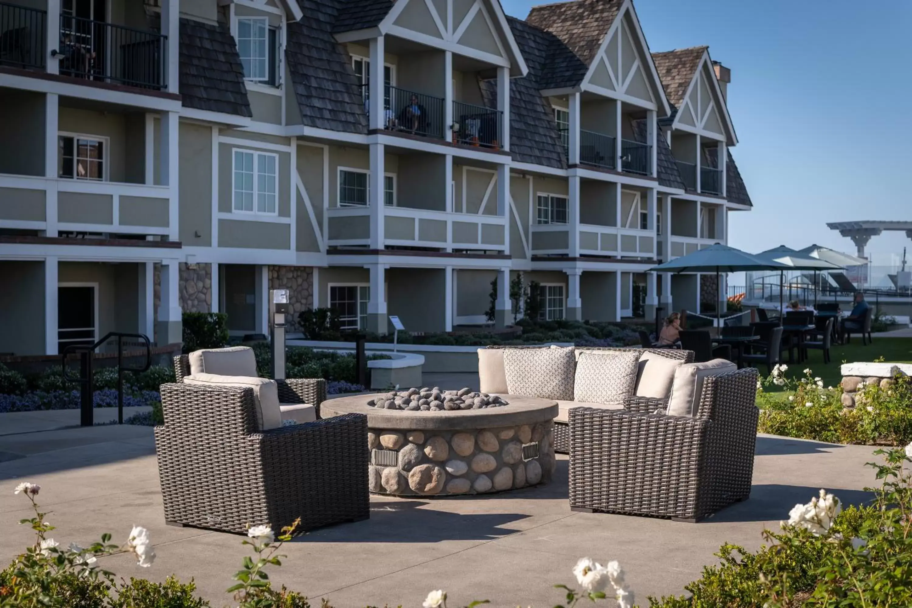 Inner courtyard view, Property Building in Carlsbad Inn Beach Resort