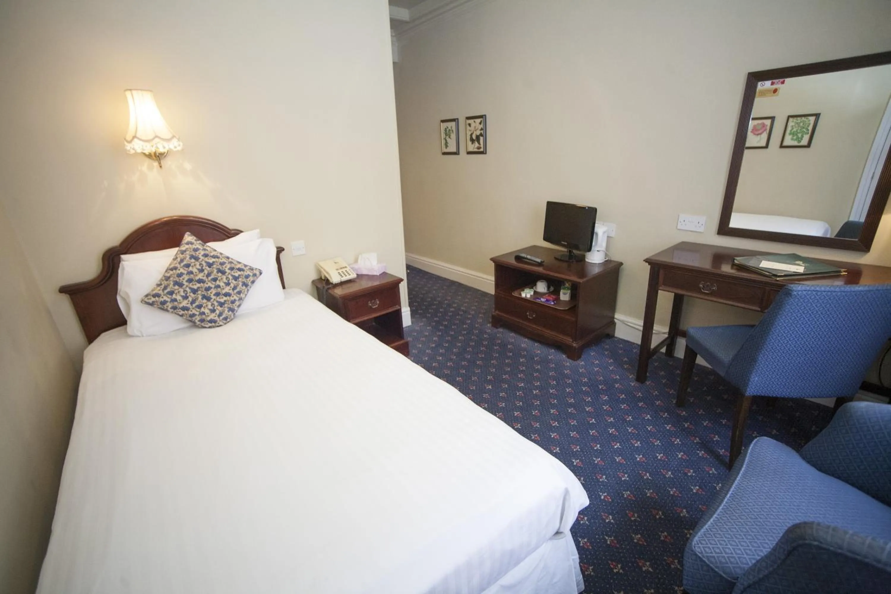 Bedroom, Bed in The Lion Hotel Shrewsbury