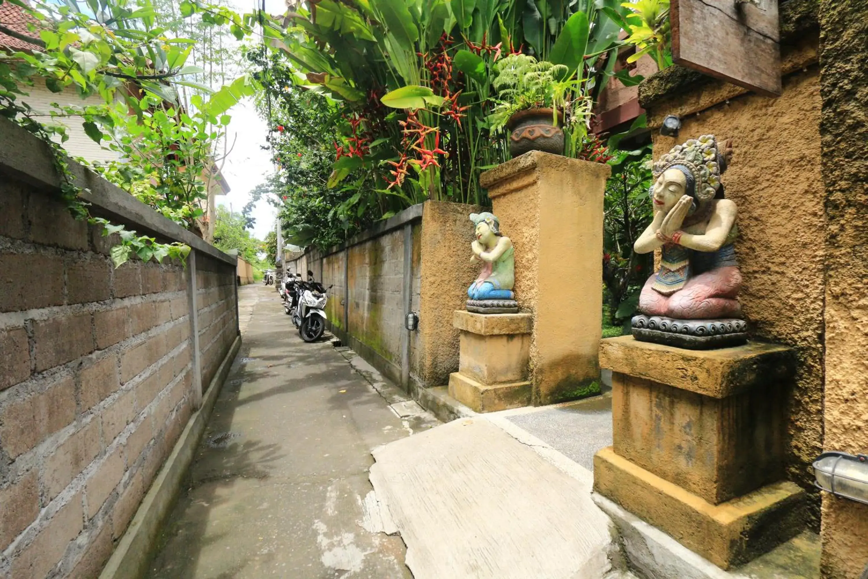 Area and facilities in Frangipani Bungalow