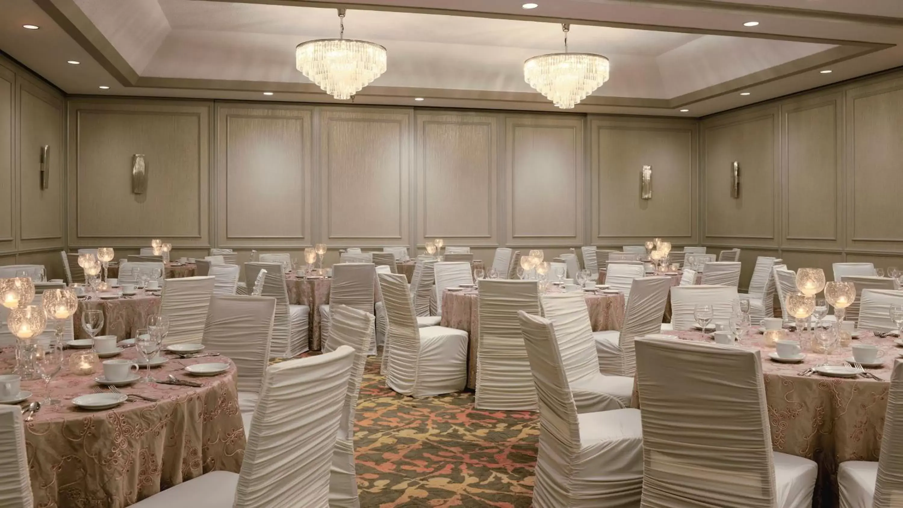 Banquet/Function facilities, Banquet Facilities in Holiday Inn Winnipeg-South, an IHG Hotel
