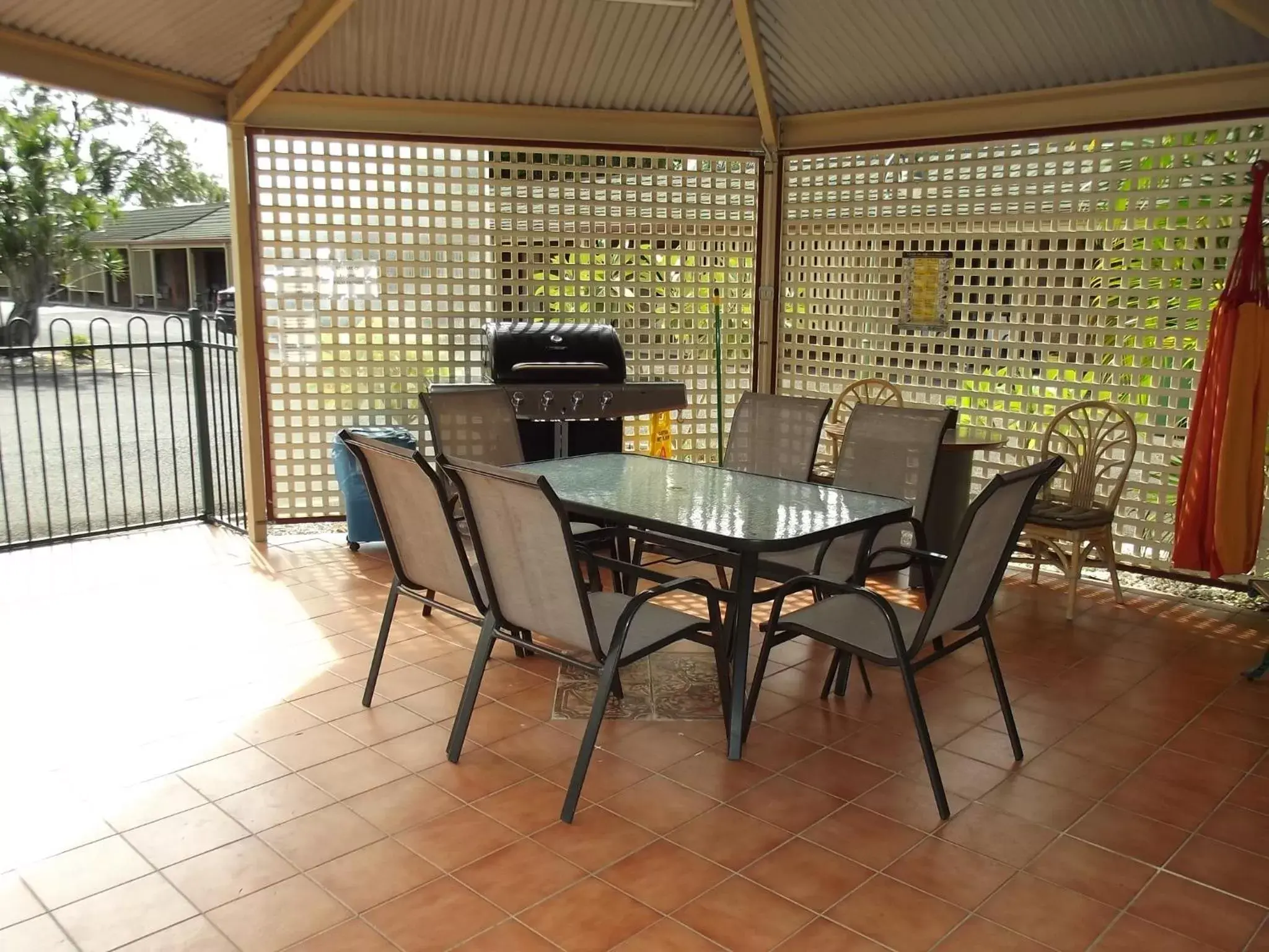 BBQ facilities in Cleveland Motor Inn