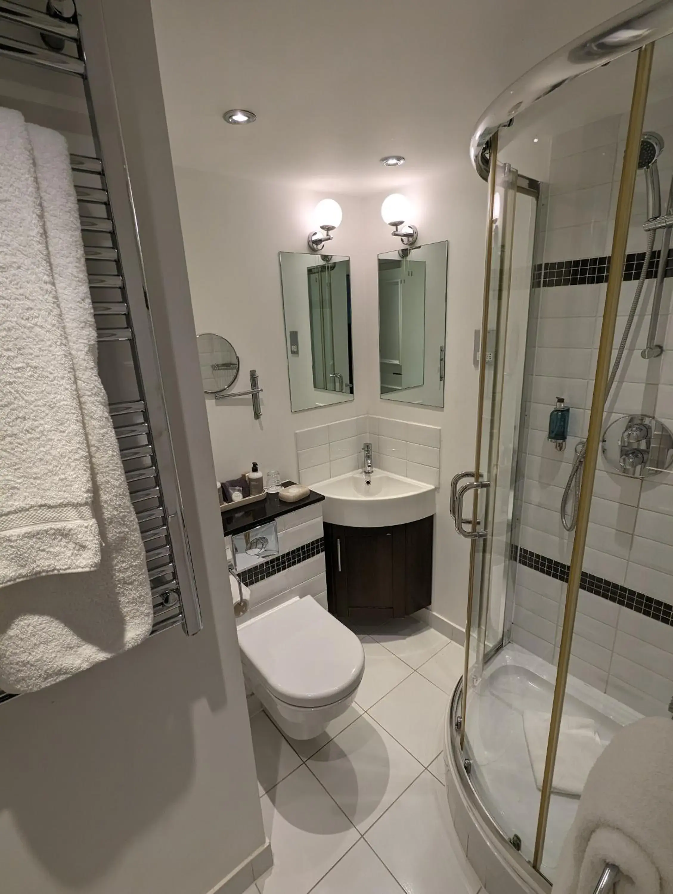 Shower, Bathroom in Beaufort House - Knightsbridge